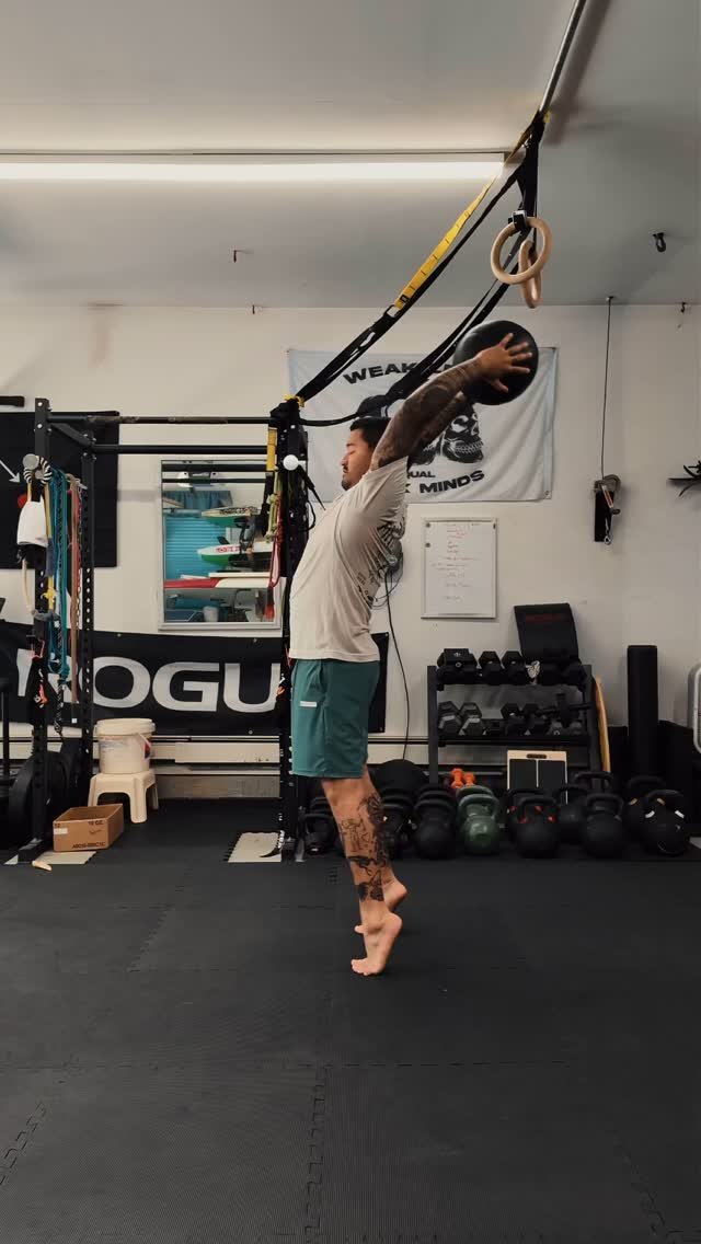 Explosive Spinal Power π₯π§¨
•
•
•
•
•
•
#mobility #truthtraining #strengthandconditioning #funtionalfitness #medballwork #trainsmarter #kettlebell #landmineuniversity #landminetraining