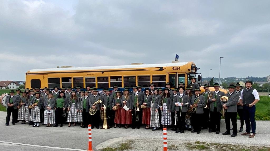 Musikverein mit dem Schoolbus