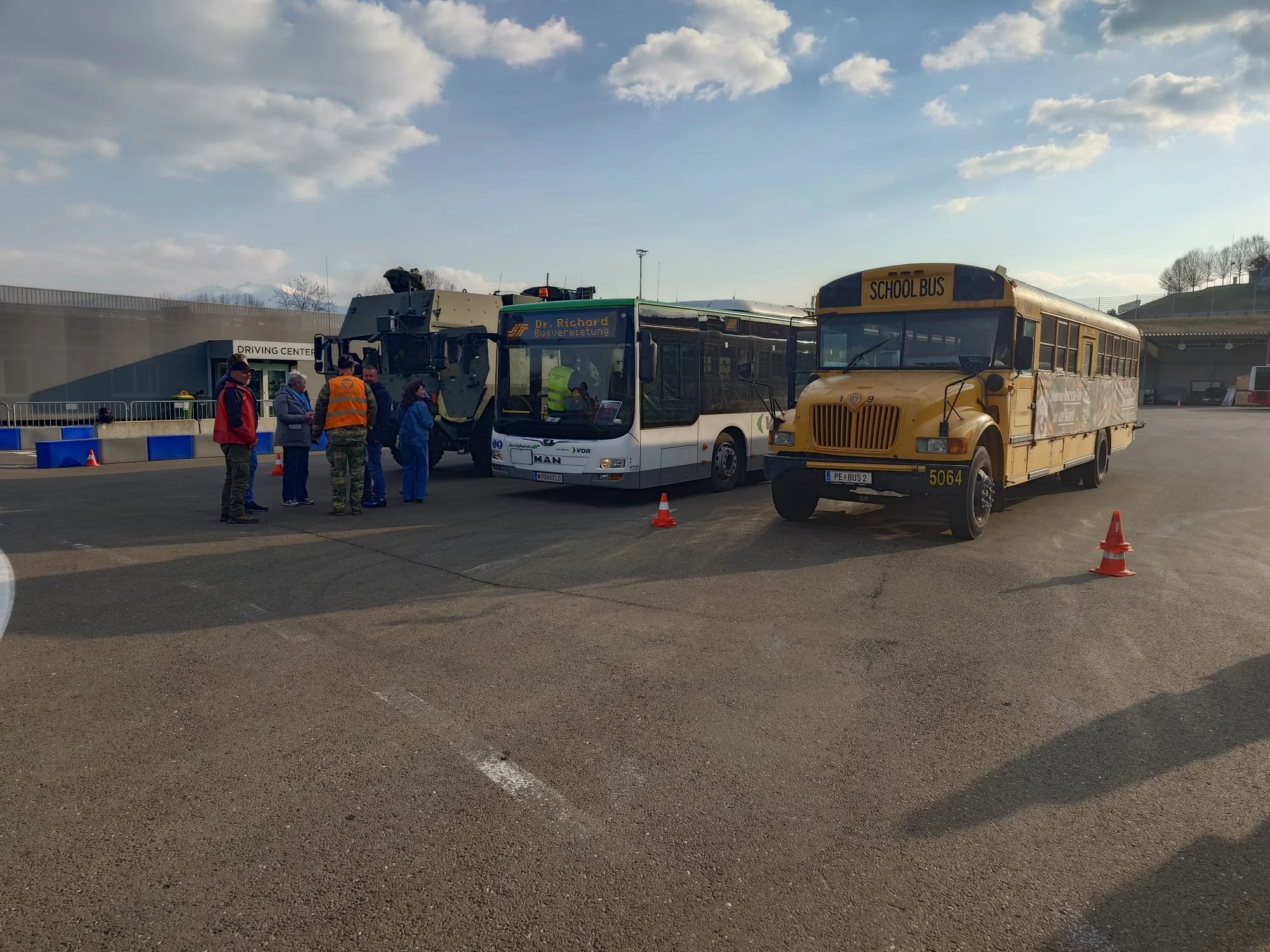 Schoolbus bei der Fahrlehrertagung