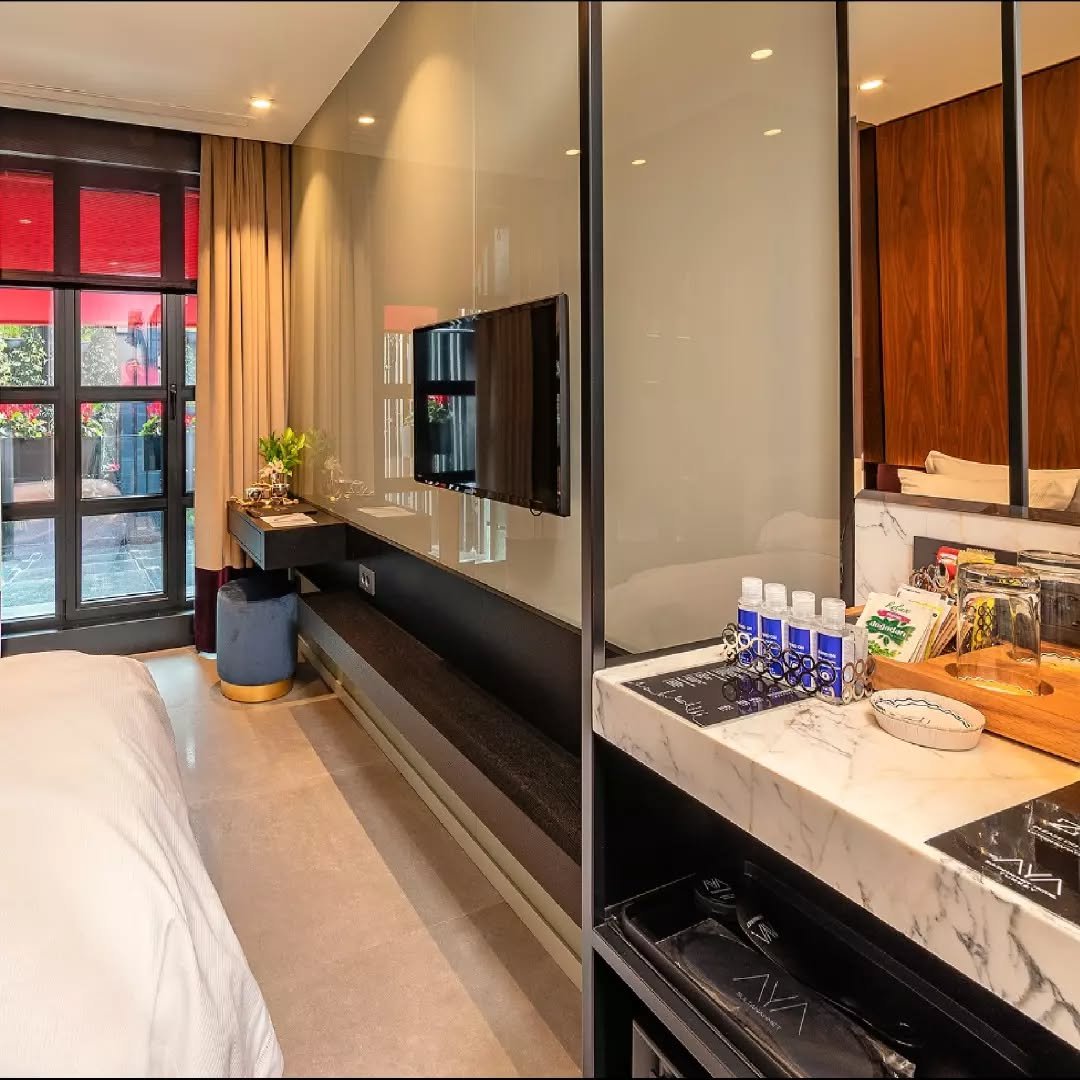 Small details make a difference ✨
Aya Sultanahmet Hotel is waiting for you with its blend of history and contemporary architecture.

K&uuml;&ccedil;&uuml;k detaylar fark yaratır ✨
Aya Sultanahmet Hotel, tarih ve &ccedil;ağdaş mimariyi harmanlayan yap