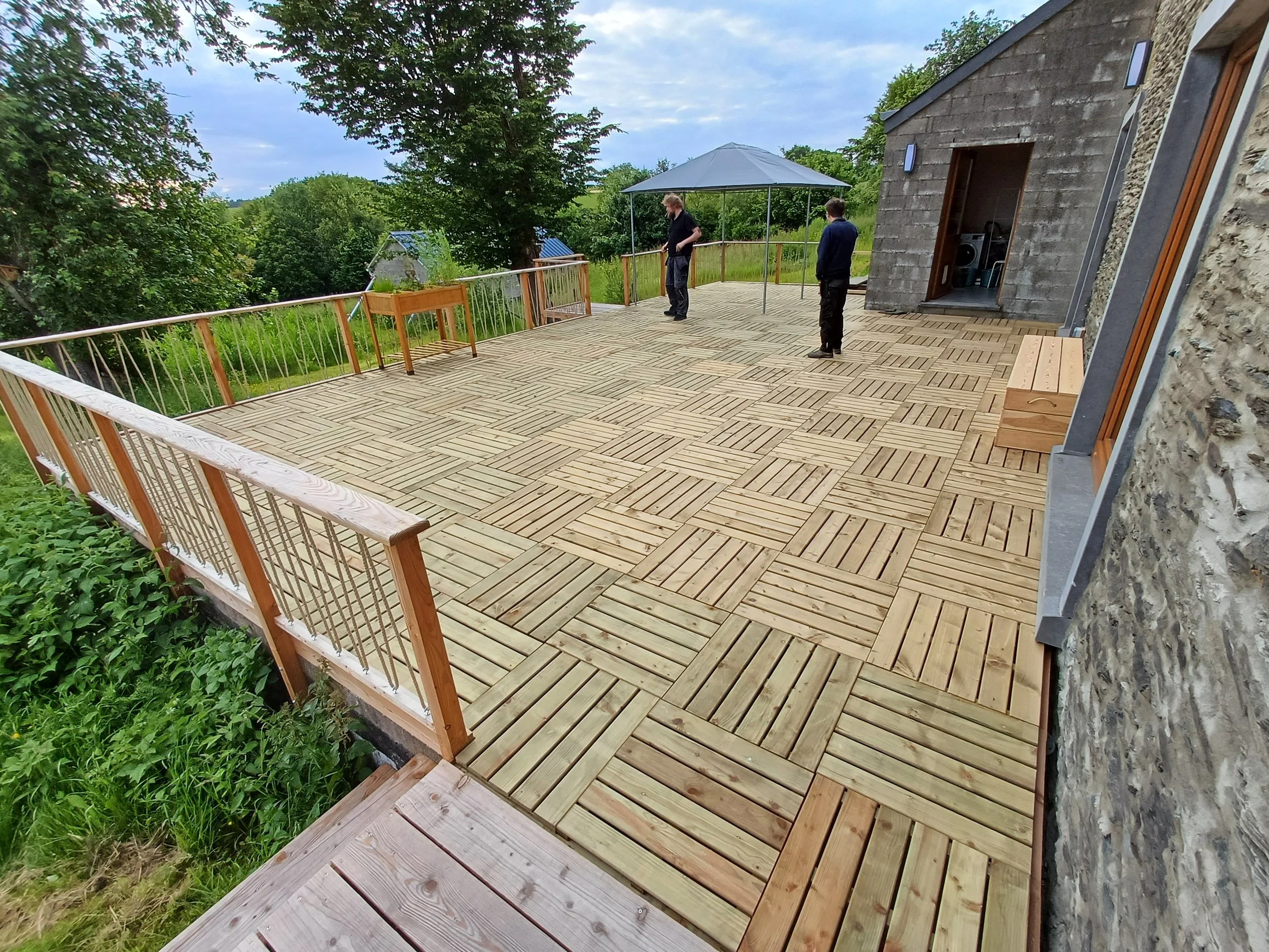 Terrasse et rambarde en bois