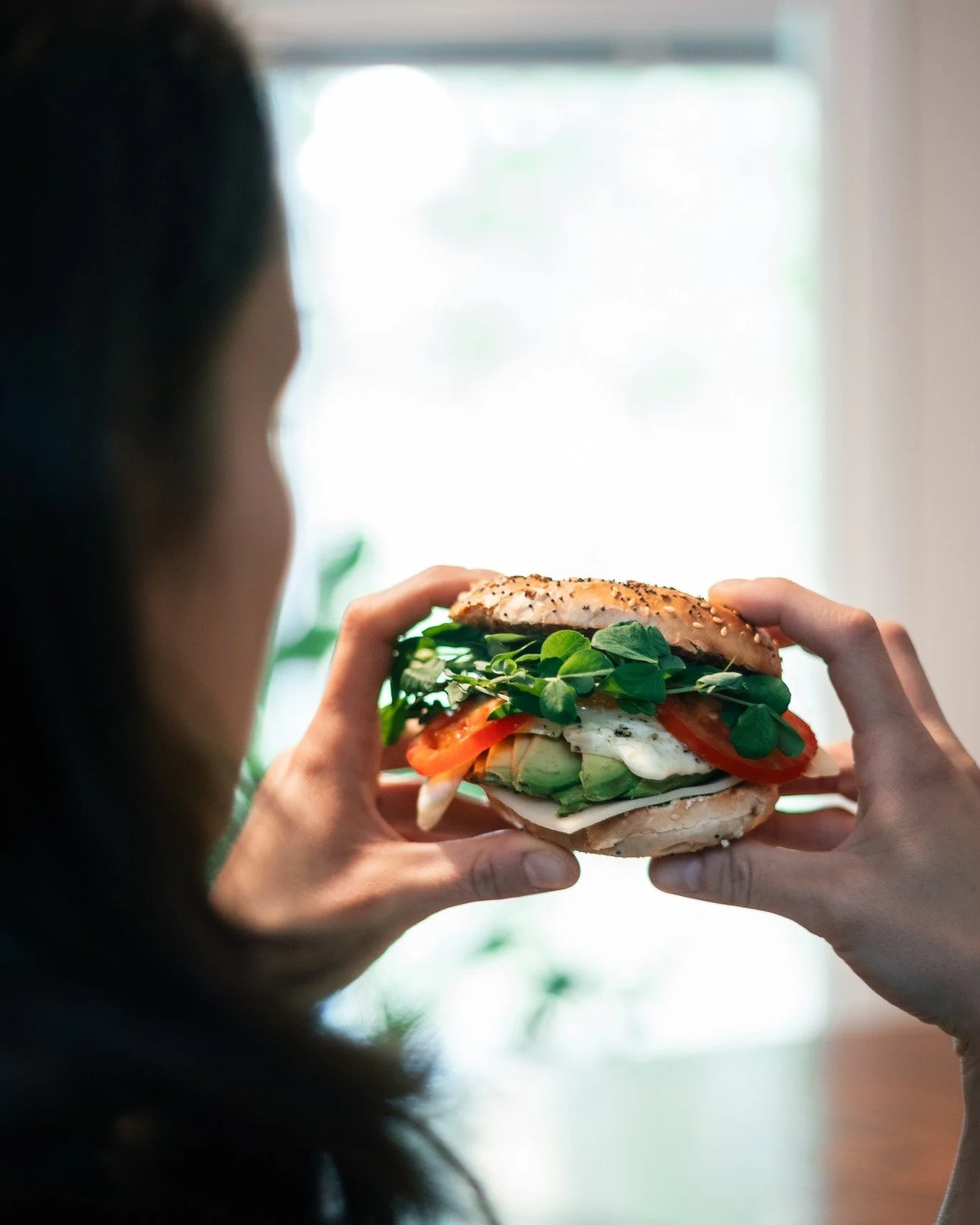 A Breakfast sandwich stacked high with fresh pea shoots!! The perfect crunchy, nutrient packed boost to fuel the morning. 

#peashoots #breakfastgoals #healthyeats #yycfoodie # #microgreenmagic #UrbanFarming #organic #superfood #locallygrown #farmtot