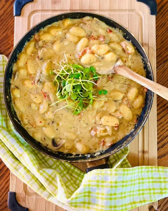 Creamy gnocchi meets our homegrown microgreens! Who says indulgent can't be nutritious!

 #farmtotable #microgreens #organic #UrbanFarming #microgreenchef #yyceats #yycfoodie #locallygrown #microgreenmagic #superfood #comfortfood #fallfood #localbusi