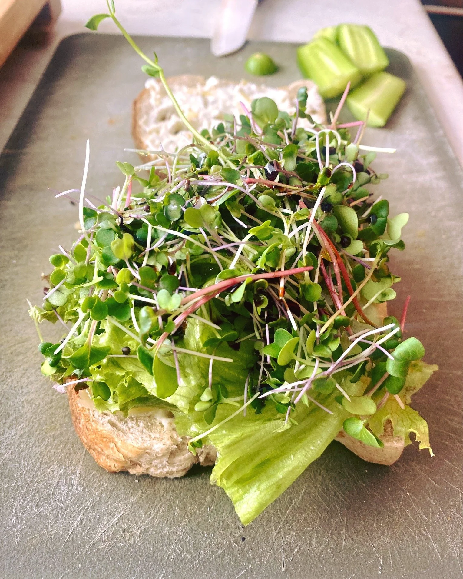 Greens stacked... Energy stacked 💪

 #locallygrown #superfood #organic #microgreens