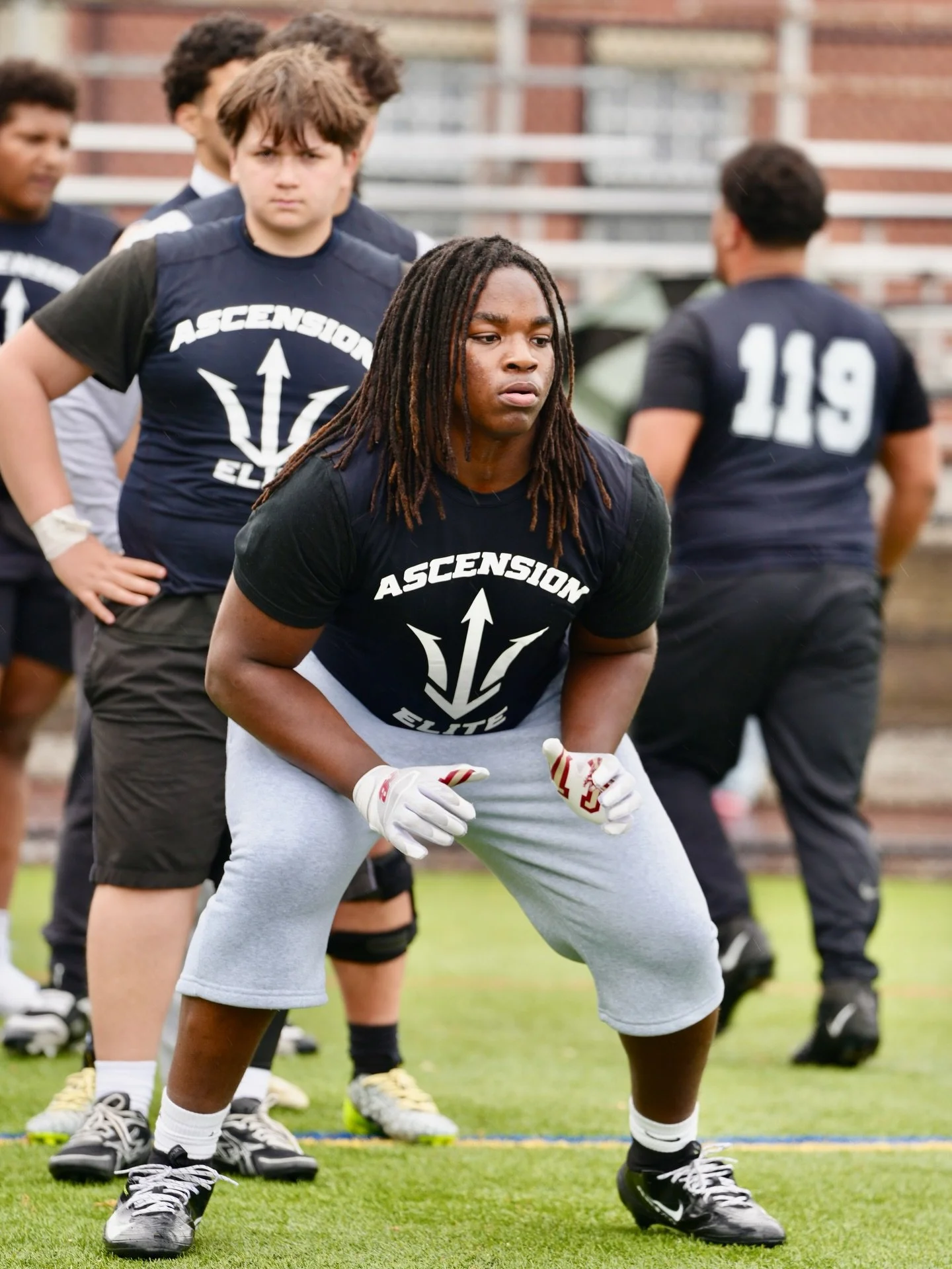 T R E N C H W O R K 🔱

Our big men had themselves a day!!! Great comp on both sides of the ball from our OL/DL guys. Everyone emptied the tank and turned heads&hellip; Excited to see the growth of this group throughout the rest of 2026!

#AEFC #OL #