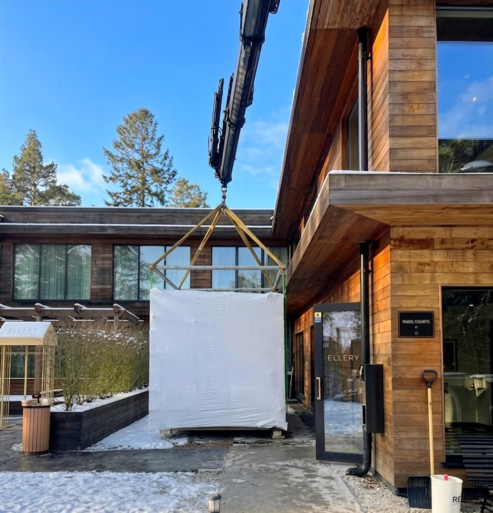 Soona outdoor sauna delivery and lifting. Design sauna ready-to-use.