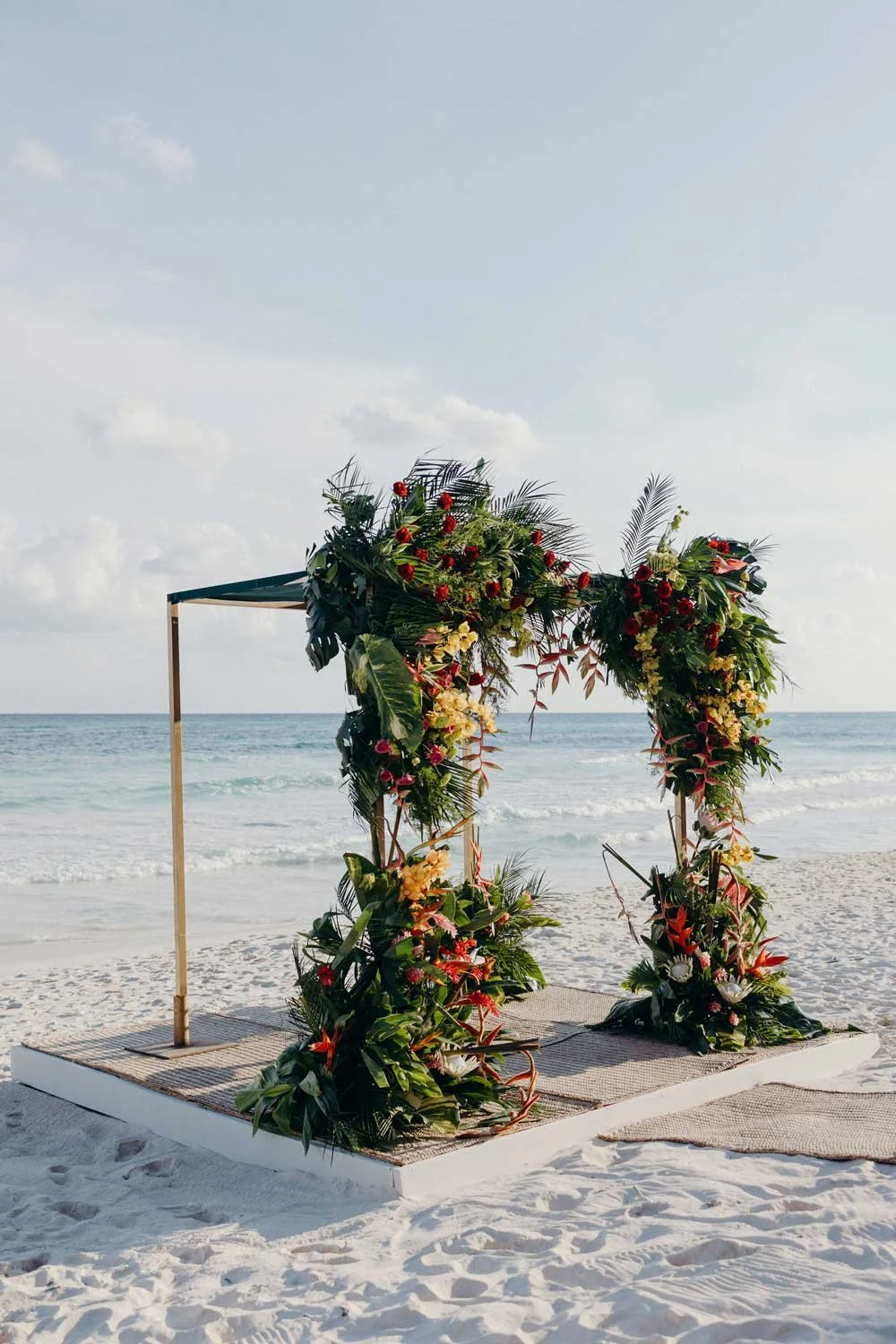 Mario-Olverac-Wedding-Planner-Altar-Design-Beach-Wedding-Tulum.jpg