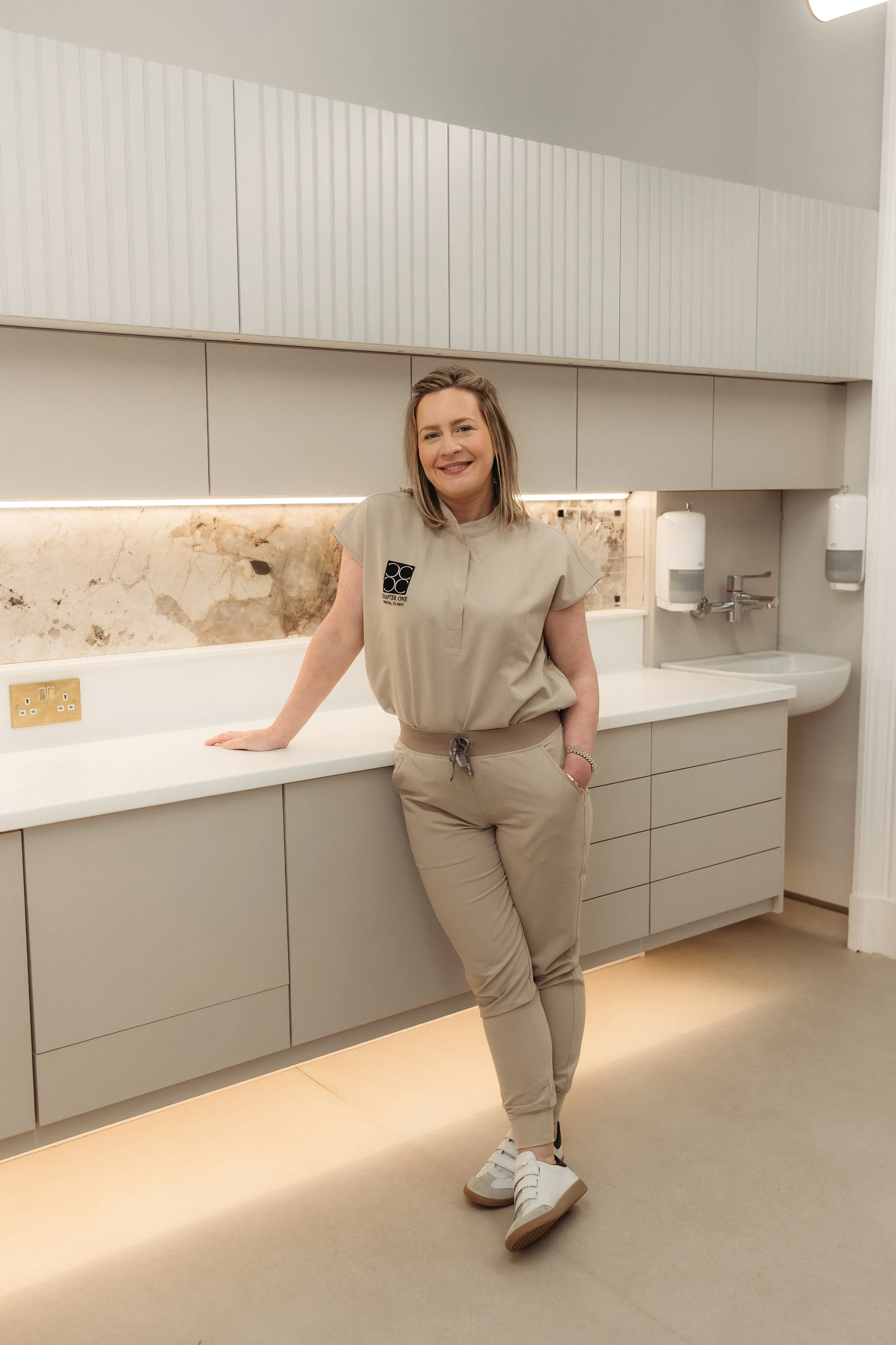 Dr Ashley Chisholm is offering expert composite bonding for patients in Bruntsfield and Edinburgh in luxury dental clinic using the best materials and techniques trained from internationally renowned dentists