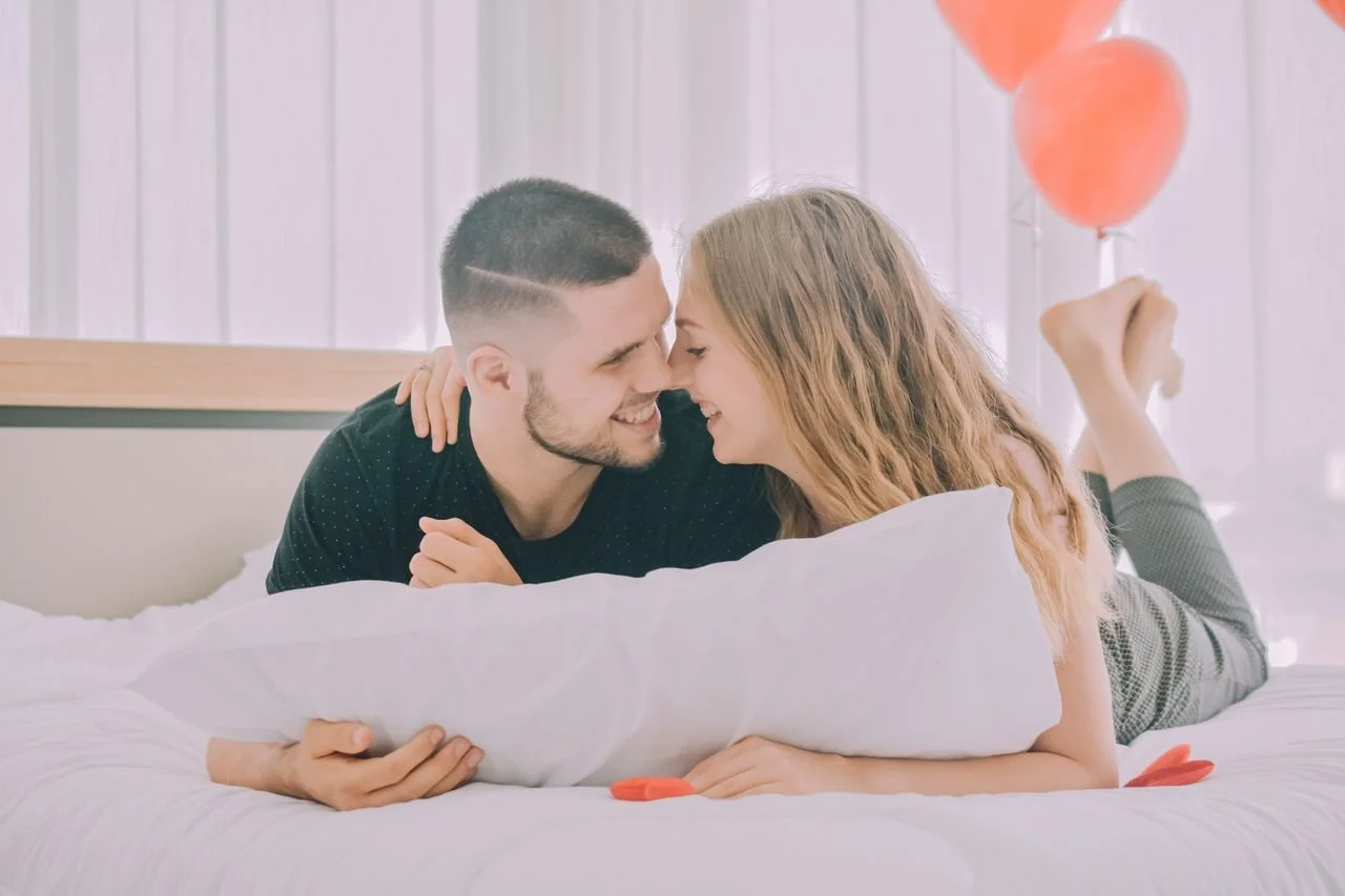 a-romantic-couple-in-bed