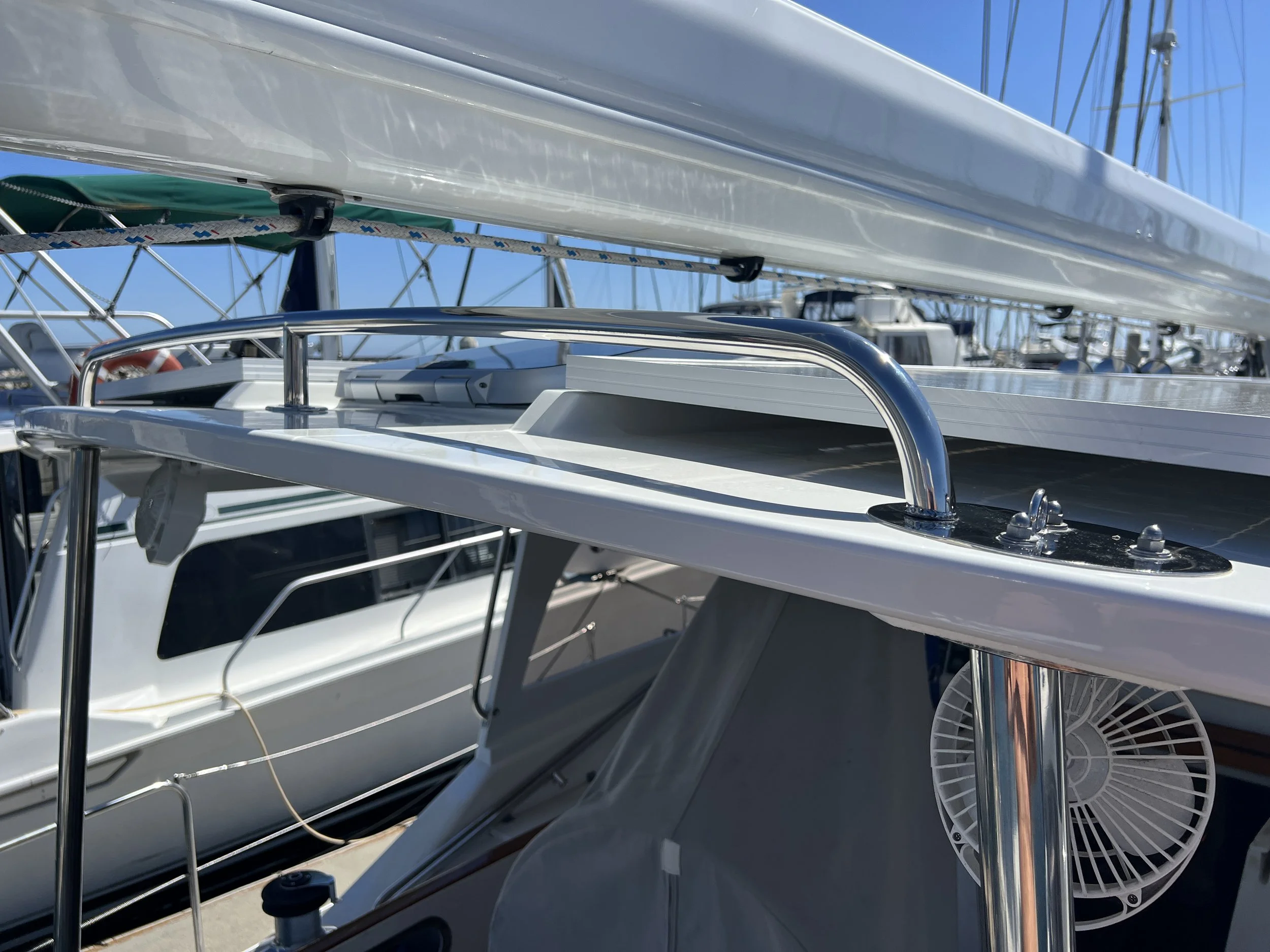30-HT Aft Handhold.jpg