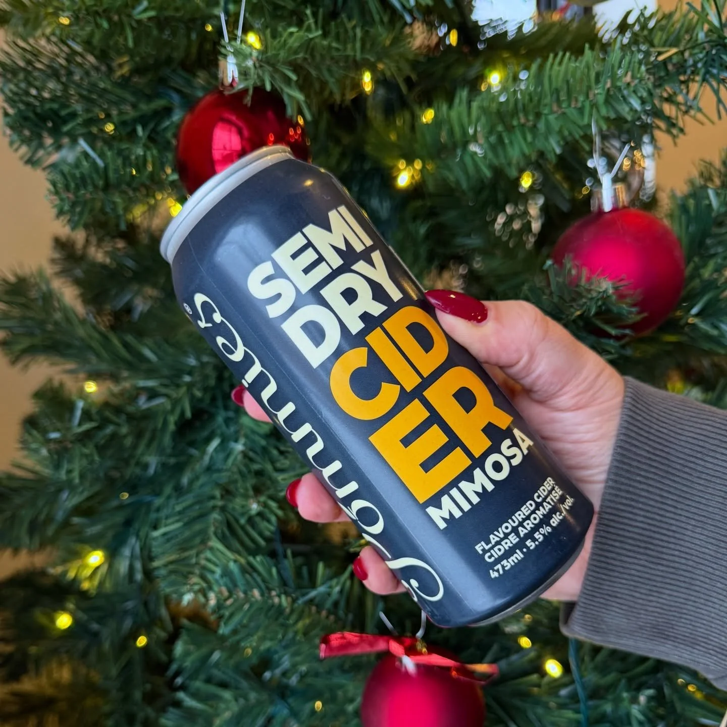 If you're not enjoying a Pommies Mimosa this holiday, what are you even doing!? This delicious blend of real orange juice and our cider is the best addition to your holidays this season!

Shop Mimosa at select grocery stores and online today!!