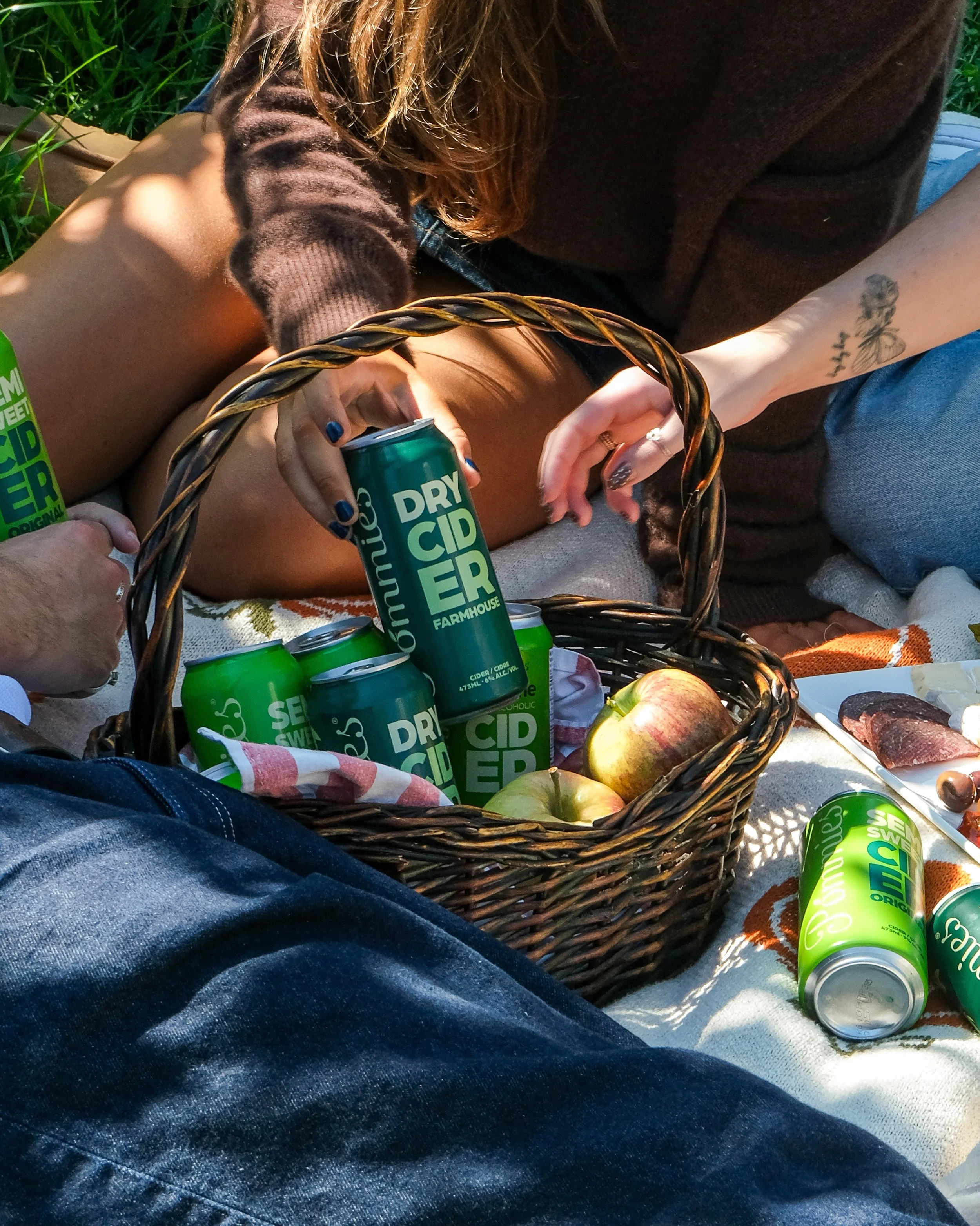 It's looking like a GREAT weekend for a little picnic! Grab yourself a can of Pommies Cider and kick off the warmest weekend yet!