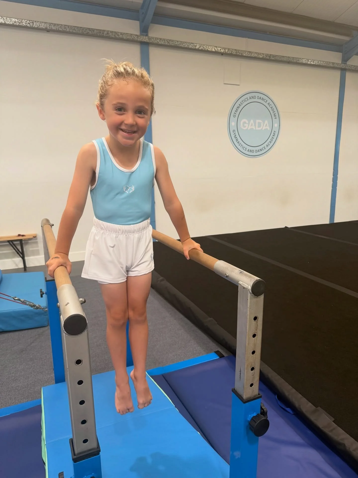 💪 Don’t think we forgot about our gymnastics boys! 🤸‍♂️
Their leotards have arrived — and they look absolutely fantastic!
Here’s Hughie, one of our young gymnasts, looking super strong & professional on the bars in his b