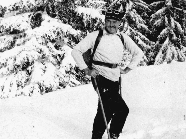 Ernest_Hemingway_skiing,_Switzerland,_1927.jpg