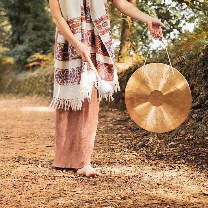 ⋐⌇Le gong est le chant de l'esprit. C'est le murmure primordial de l'&acirc;me. Son son est l'&eacute;cho du mot originel qui a cr&eacute;&eacute; l&rsquo;Univers, le Son dans tous les sons.⌇⋑
-Yogi Bhajan
.
credit @gregory_gaule 

#expansion #synest