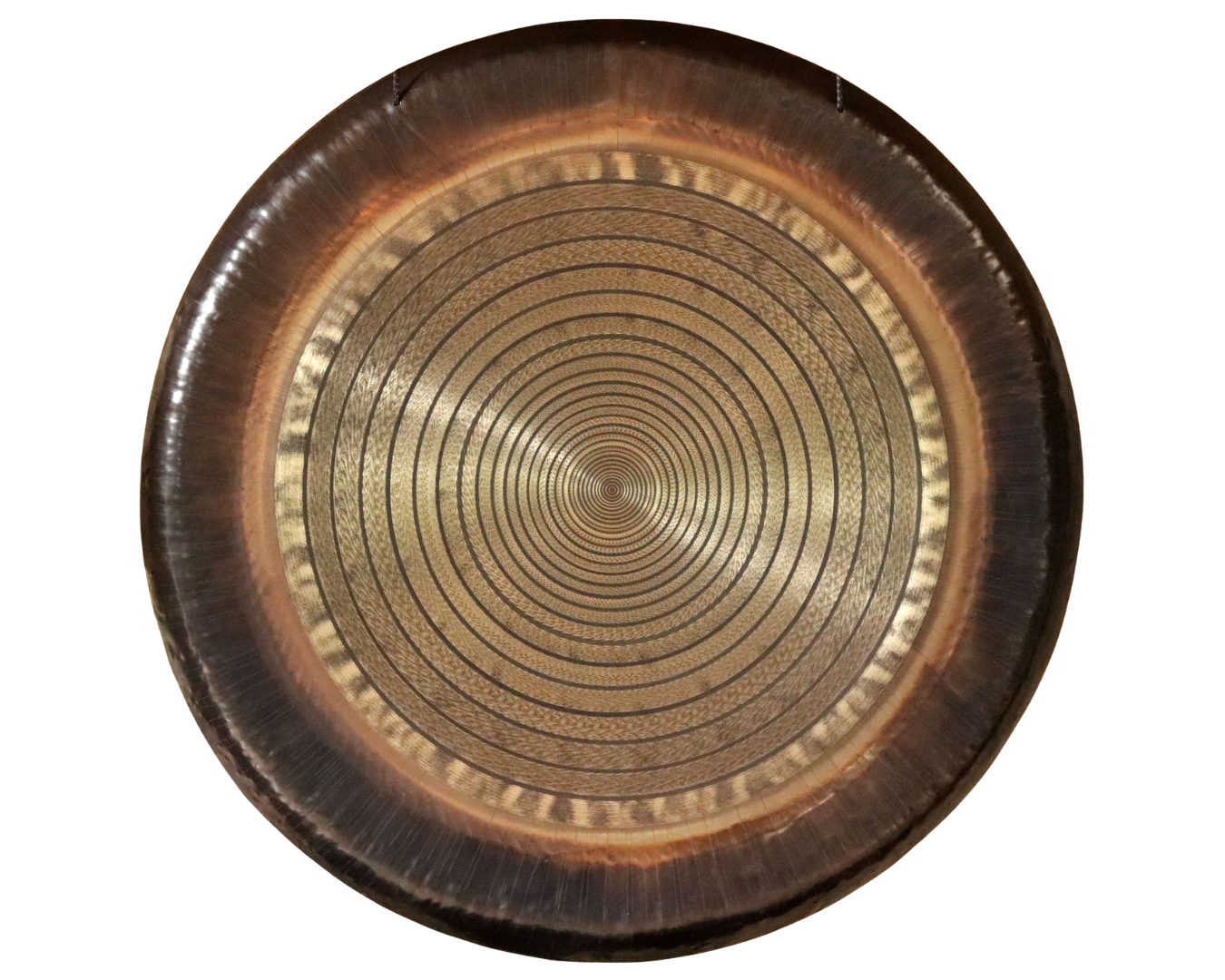 Un objet cylindrique avec un motif concentrique au centre, ressemblant à une pièce ou un disque métallique.