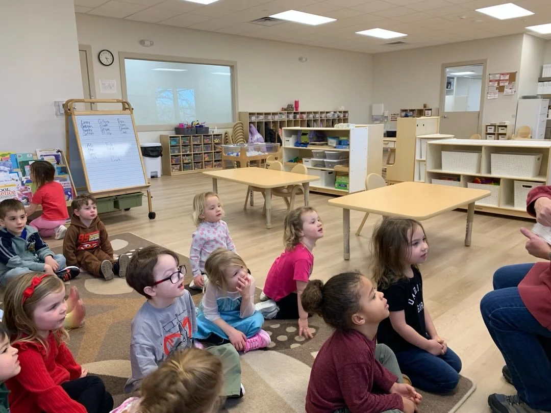 Large group instruction in preschool. 📚