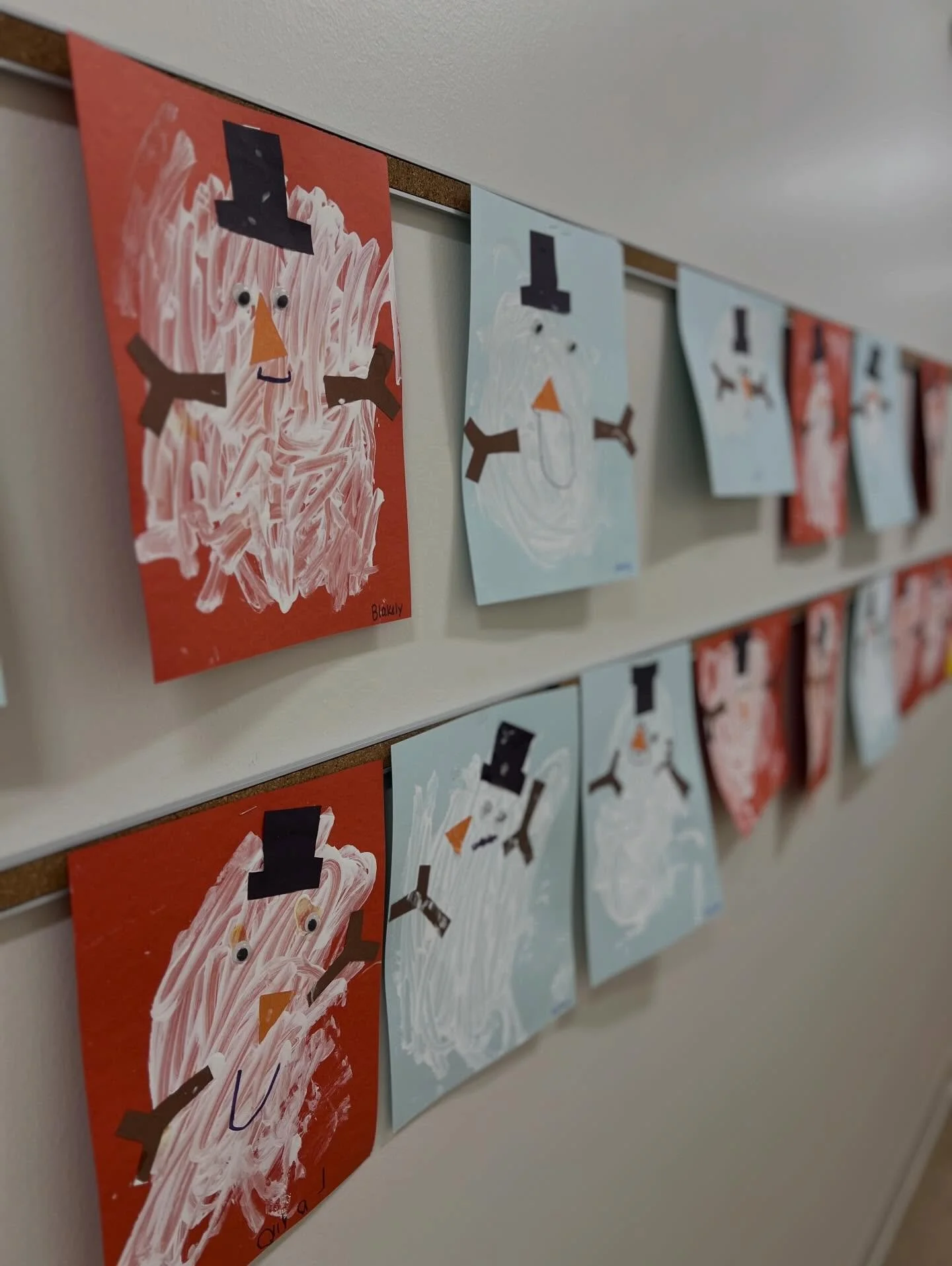 Adding some color to our hallways. 💙
&bull;
&bull;
&bull;
As one of our Senior class friends so eloquently put it, &ldquo;it&rsquo;s Elfis! Also known from Frozen as, Olaf. ⛄️🥕
&bull;
You can&rsquo;t have a bad day working with kids. 😂