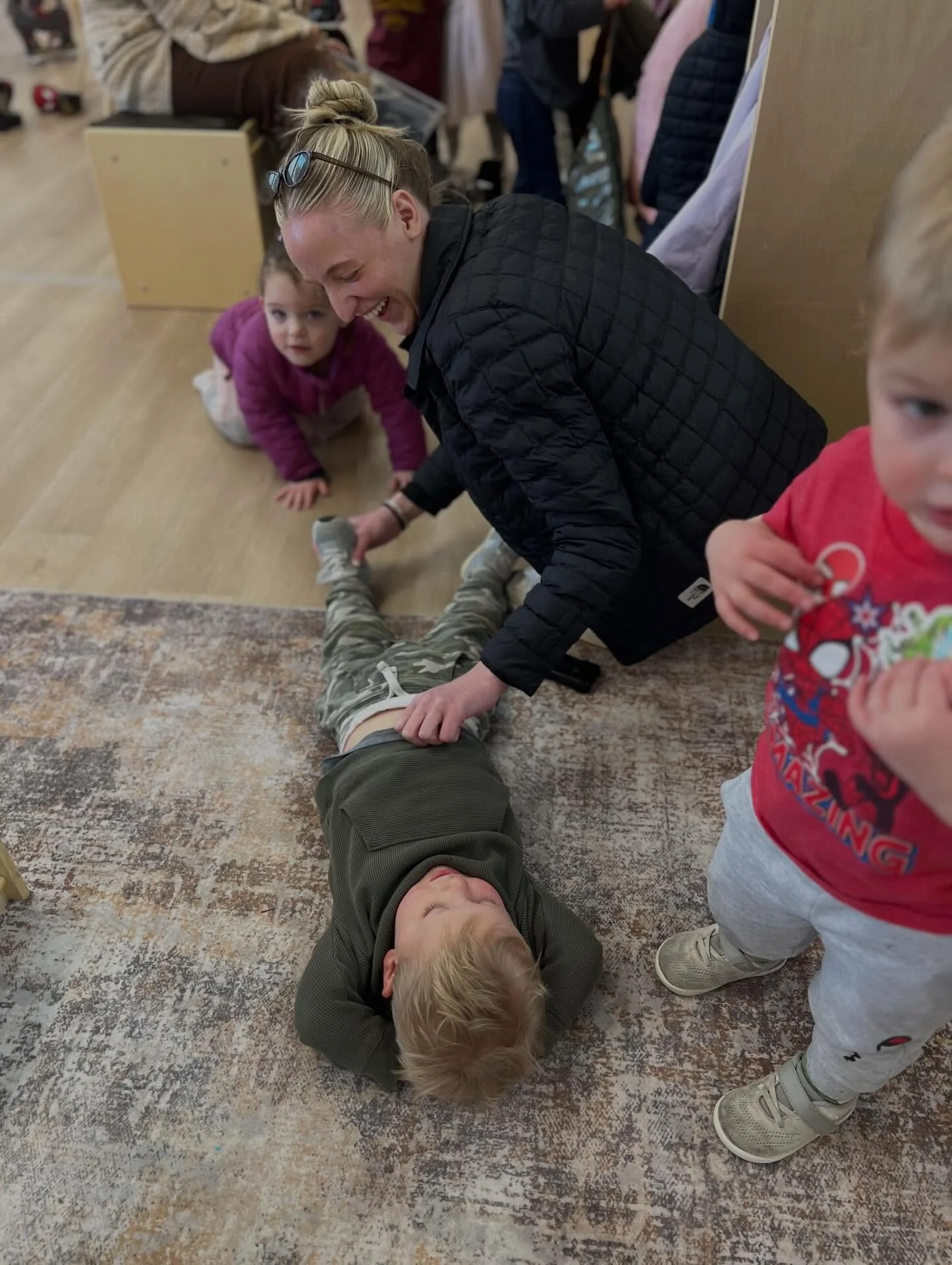 Chillin&rsquo; 😎 while Malda does all the work. 🤍
&bull;
Cheers to the weekend!