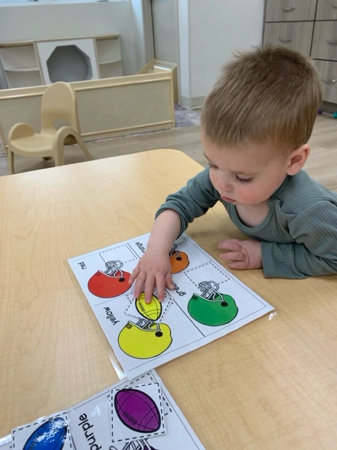 🟠🔵🟢🟣🟡🔴