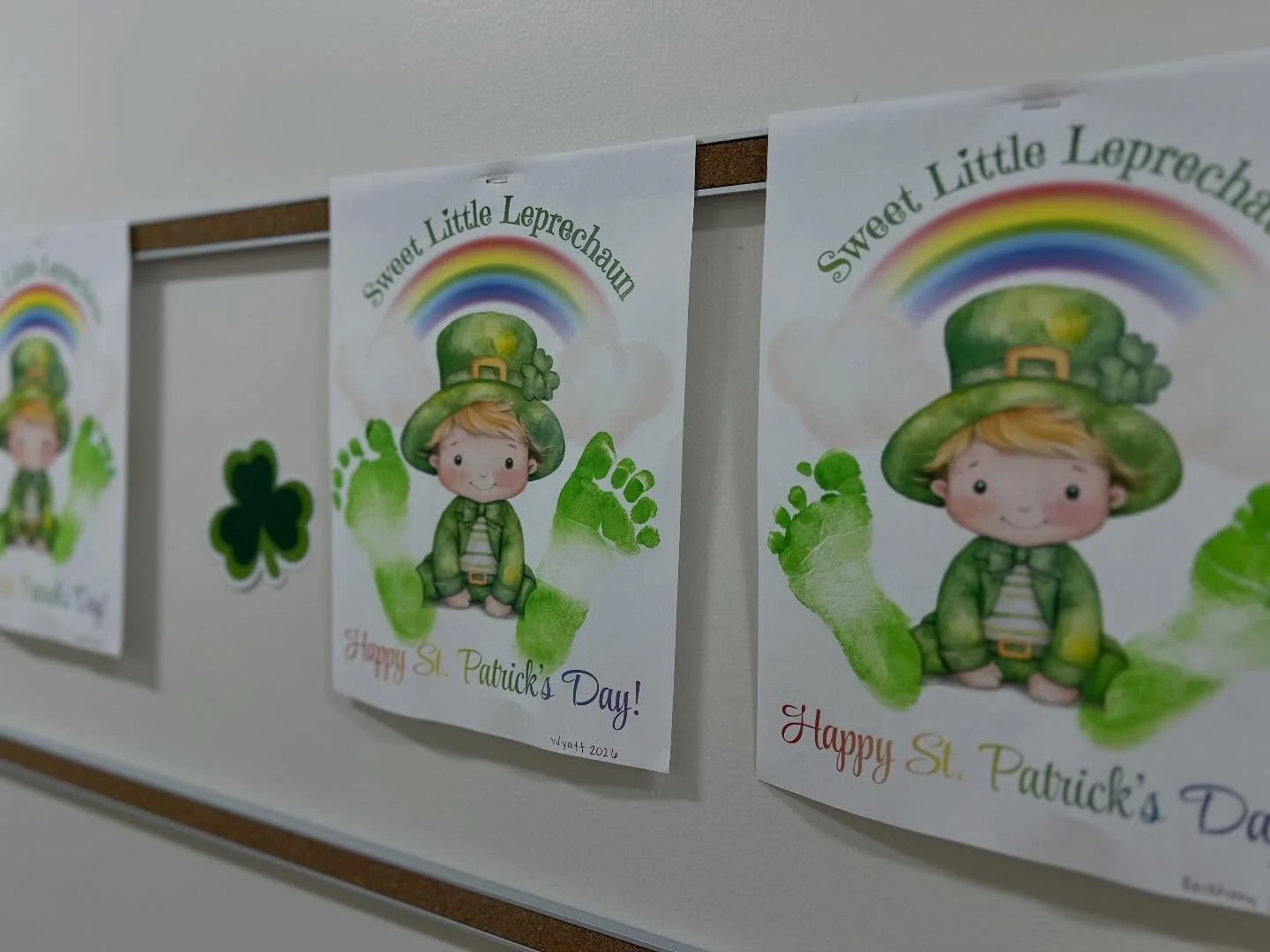 We love keepsake artwork!
&bull;
Even if that means they come home with 🟢 toes! 😬