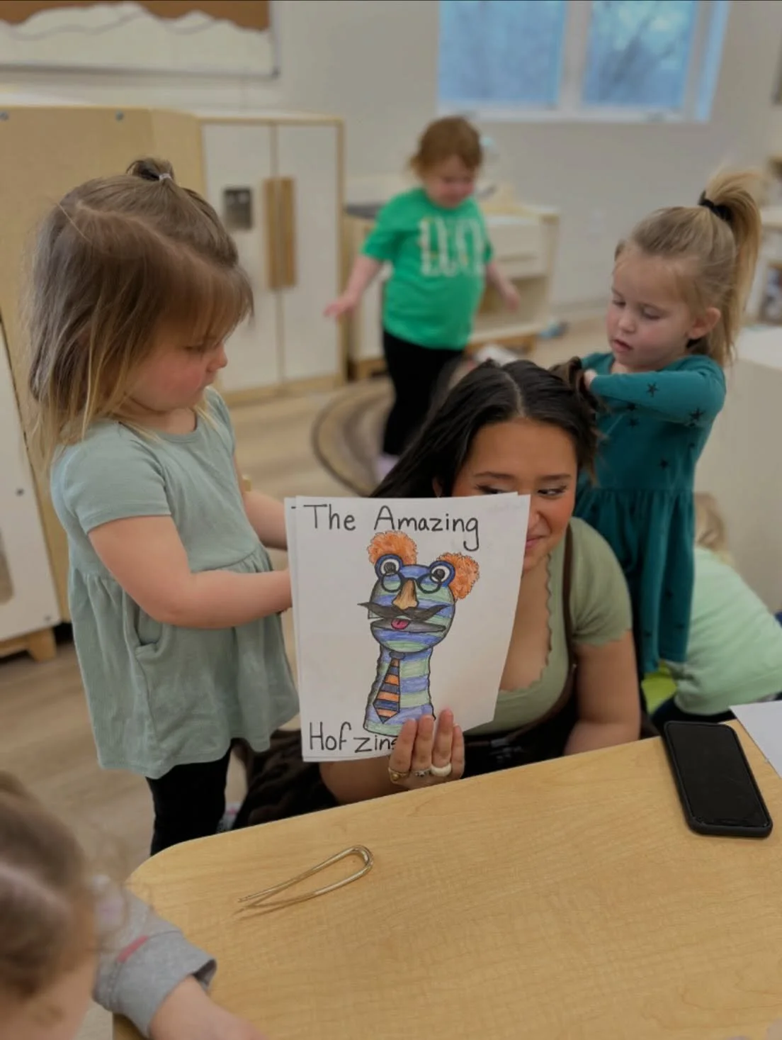 Jonathan brought Hofzinser and our very own talented Lexia drew a photo of him for the kids to color! 🫠🤍