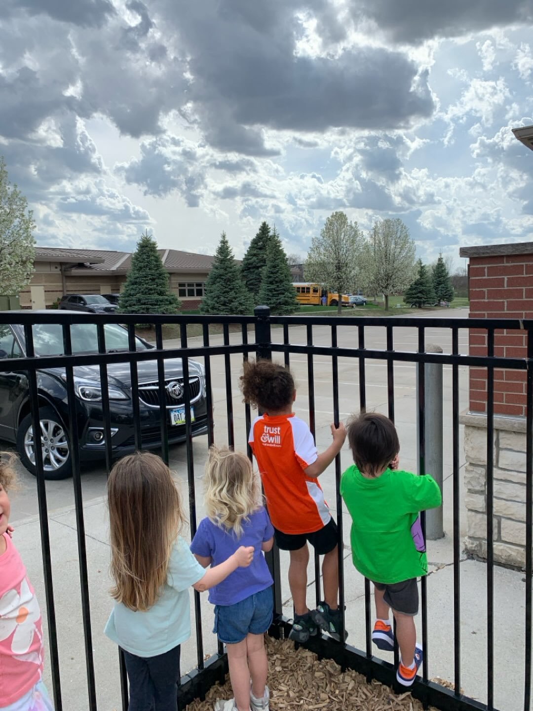 Waitin&rsquo; on friends! 🚌