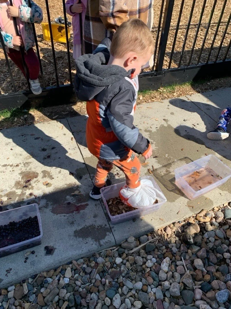 A little sensory stomp! 🫐🍓