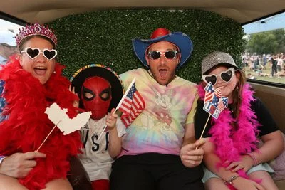 photo booth attendees
