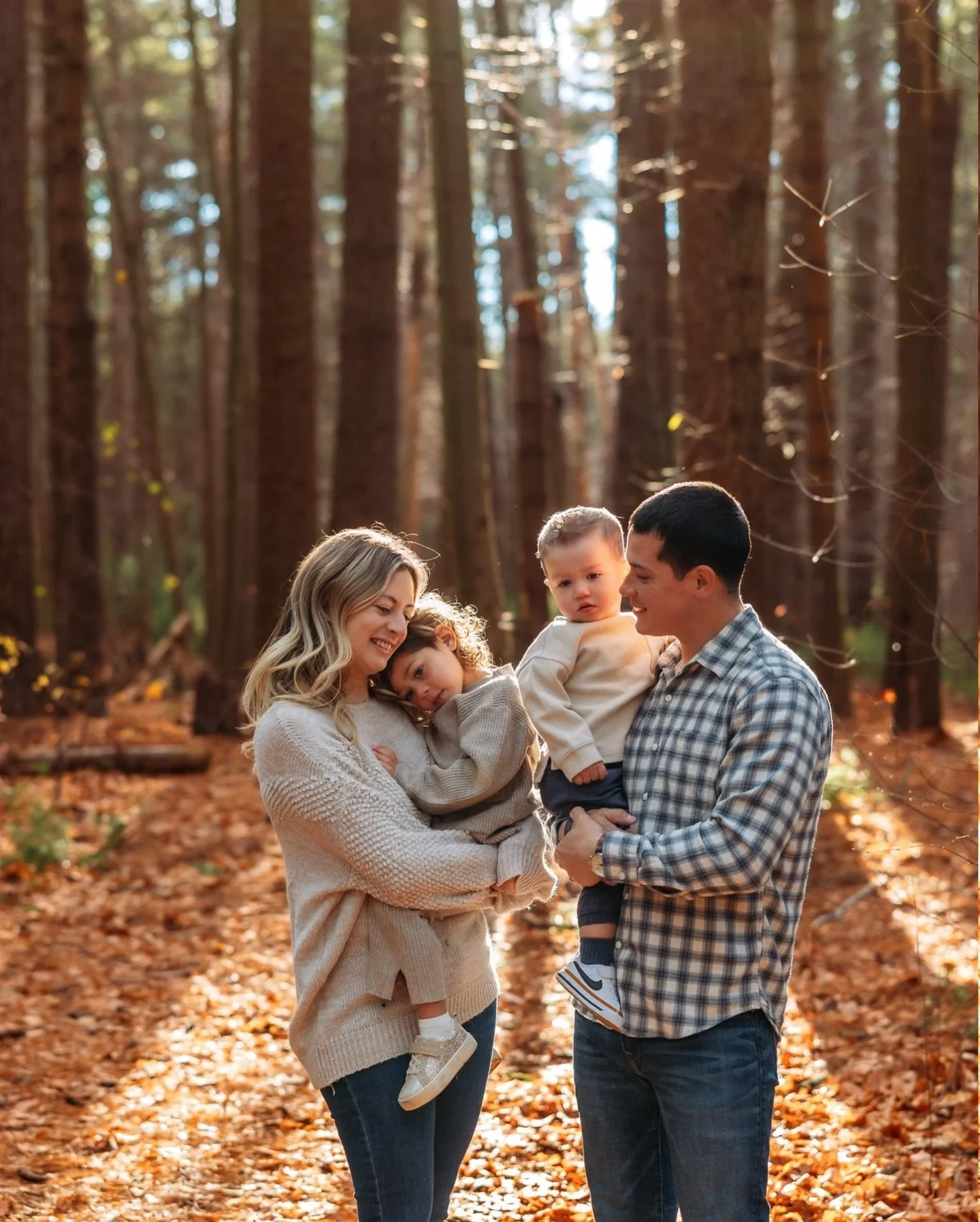 Crisp fall mornings might be a new favorite session time and especially when it includes one of my favorite families. Fall sessions are finally winding down and finishing up along with all galleries in the queue.