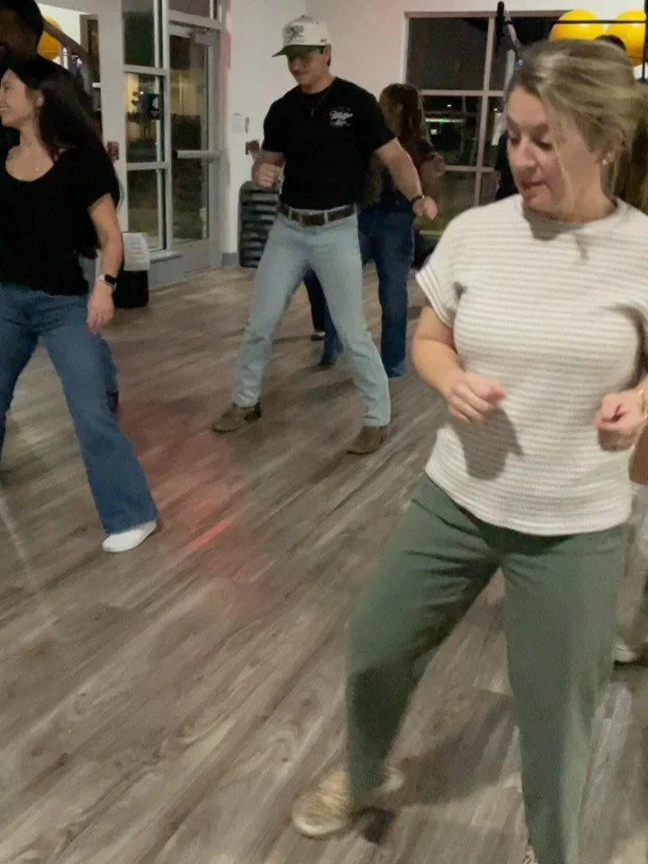 It&rsquo;s time to &ldquo;flex!&rdquo;💪 Love the line dancing time at the end of our group classes! ❤️&zwj;🔥🙌💃

#flexlinedance #linedancing #fleurishforever