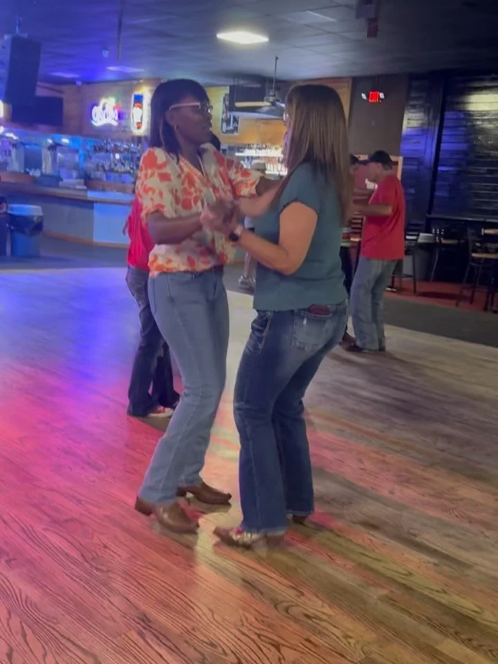 This weekend&rsquo;s Zydeco intro class was a blast! 💃🏽🎶 We had so much fun weaving different versions of the agitator into the lesson and watching everyone make the move their own.

From the basics to a few playful variations, the energy on the f