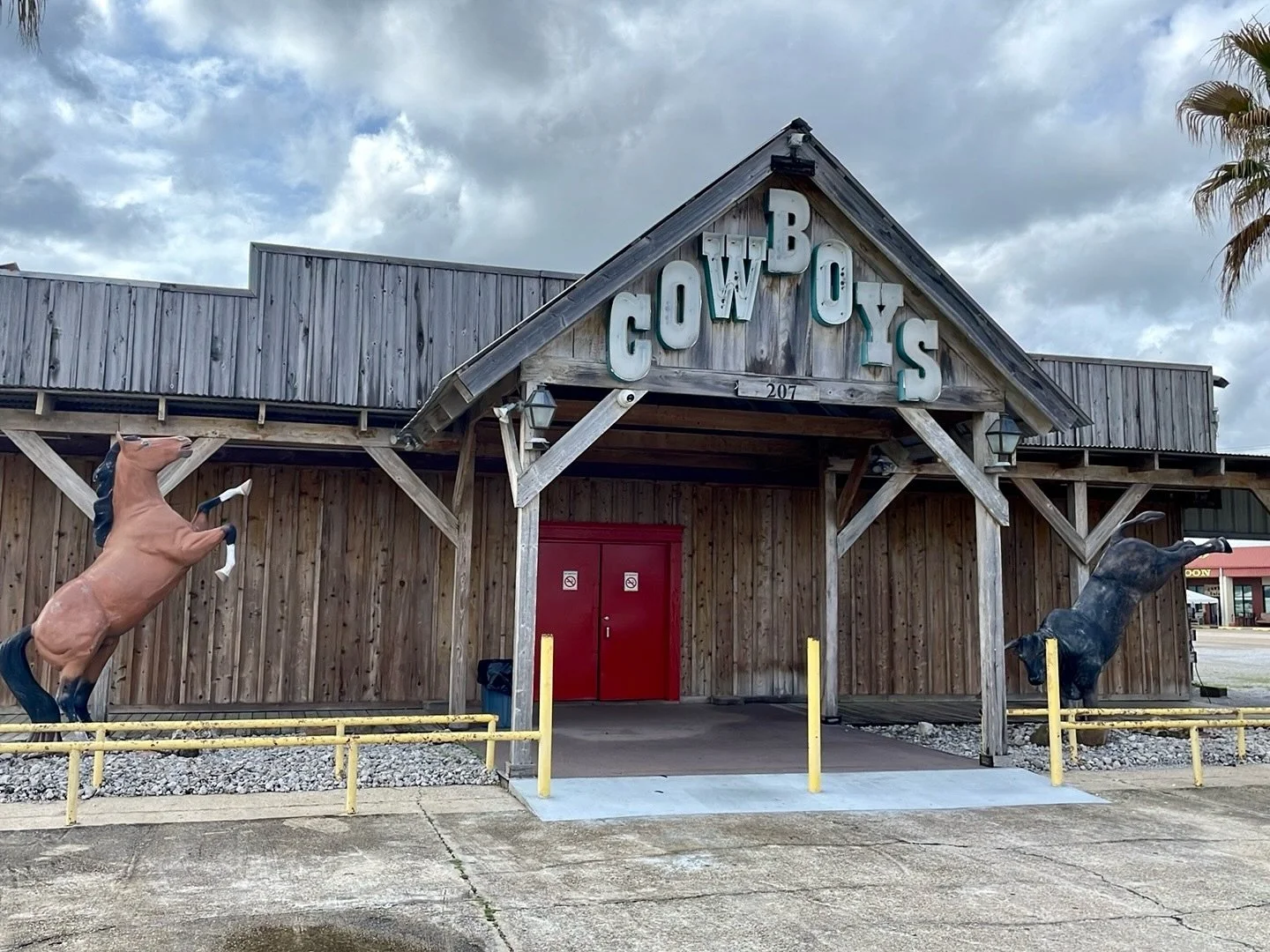 ✨ Friday Night Dance Invitation ✨

Get ready to glide, spin, and fall in love with the rhythm of the Cajun Waltz this Friday night! 🎶

This week&rsquo;s class is all about adding the bells &amp; whistles &mdash; smooth turns, stylish flourishes, and
