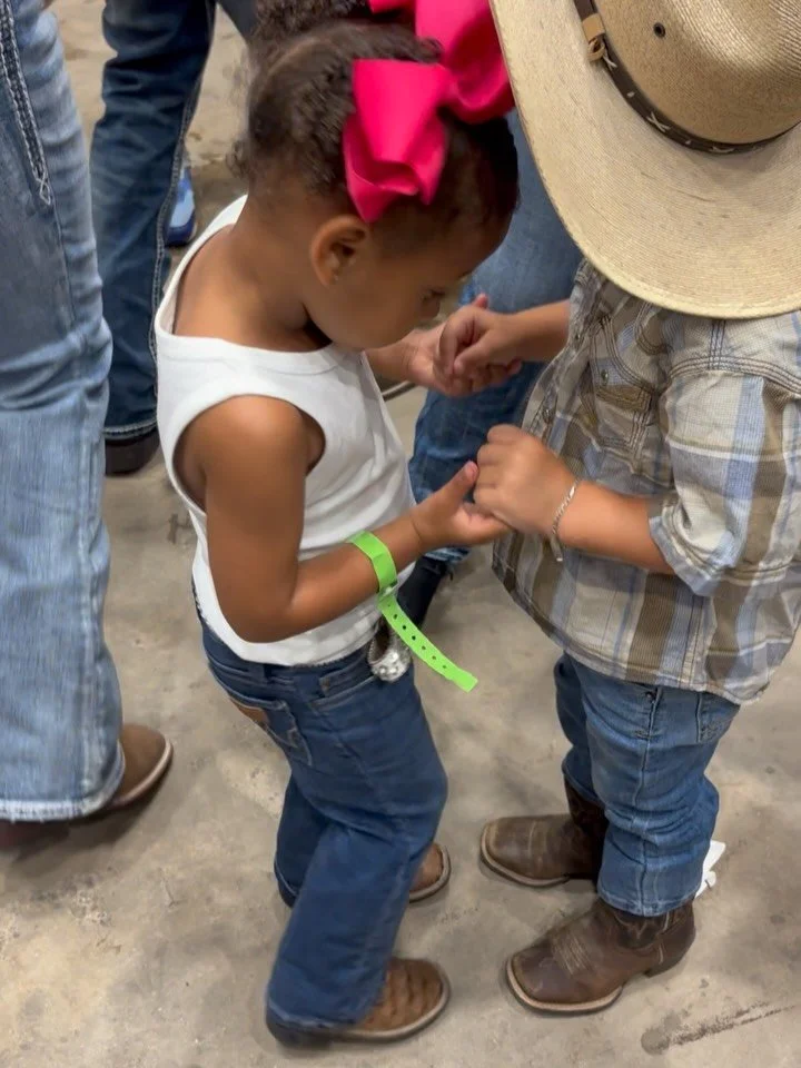 This little pair of Cajun &amp; Creole cuties hit the dance floor and completely stole the show! 🤭🪗 These two little toddlers doin&rsquo; the Zydeco! 😍 💃🏽

#toddlertime #zydecoextravaganza #startemyoung #fleurishforever