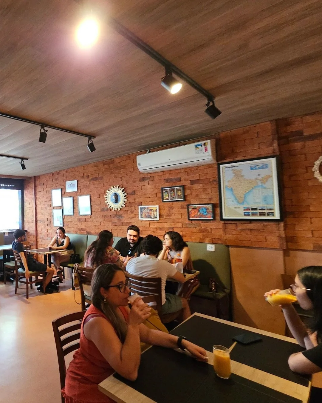 ✨ Pelo olhar de quem vive a experi&ecirc;ncia ✨

 Cada clique conta uma hist&oacute;ria, cada prato desperta mem&oacute;rias.

 O Curry&rsquo;s &eacute; assim: visto, sentido e saboreado de um jeito &uacute;nico pelos nossos clientes. 

📸Tain&atilde