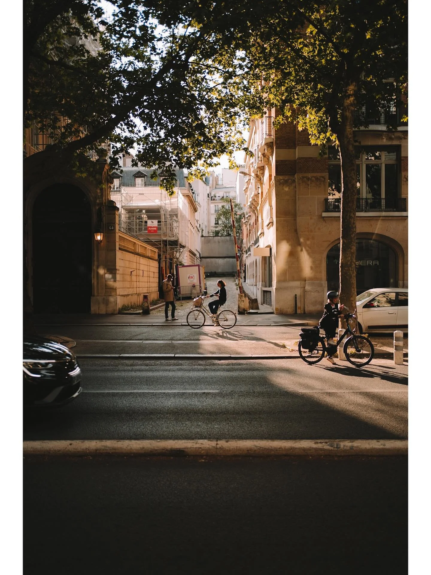 There&rsquo;s more to #paris than just the Eiffel Tower🌆🗼

#paris #par&iacute;s #parismaville #parismonamour #parisstreetstyle #parisphoto #parisienne #visitparis #igparis #france🇫🇷 #france #french #parisvibes #sunset #golden #goldenhourphotograp