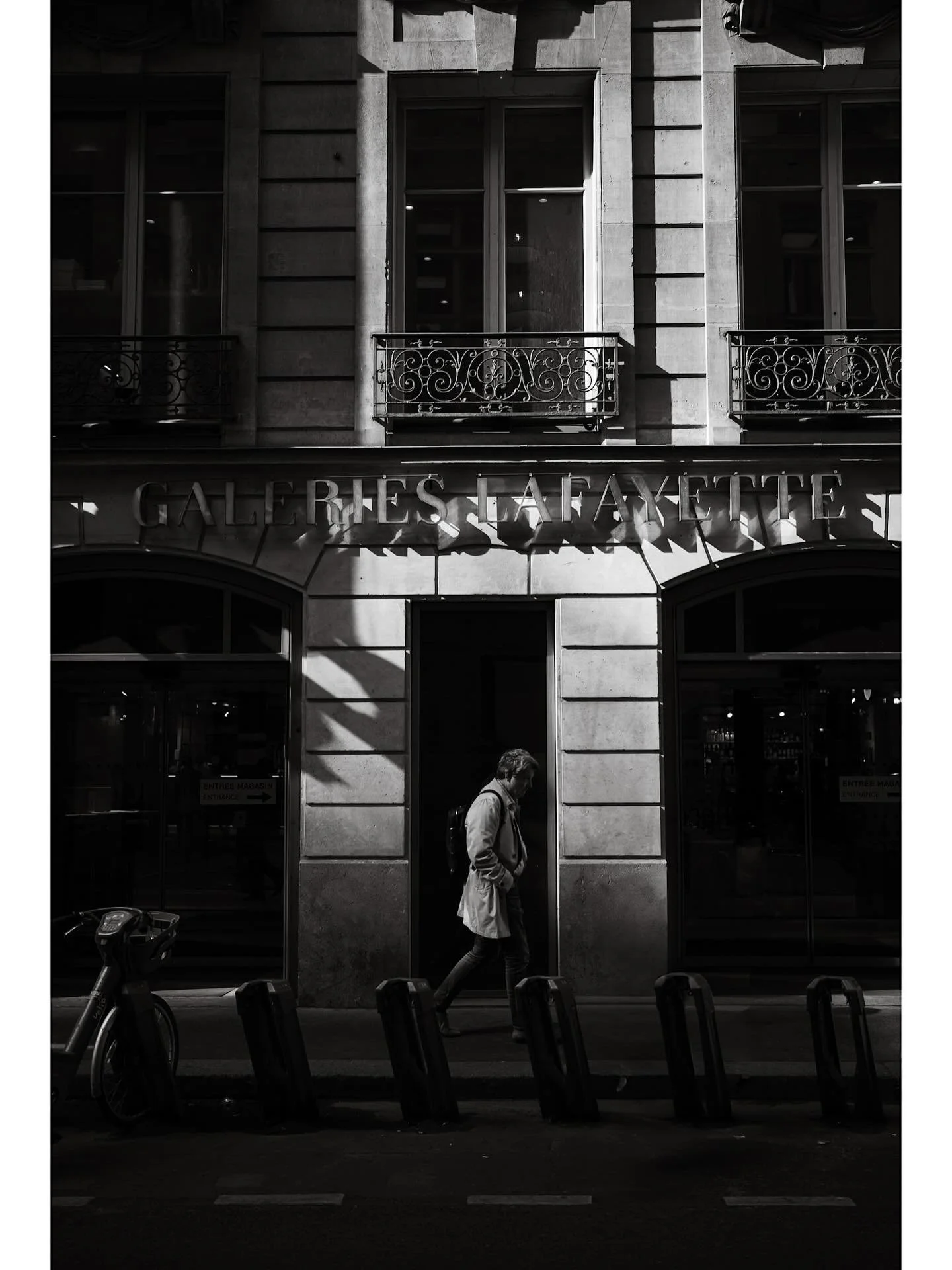 Last batch of the latest Paris visit

#paris #parisienne #ig_paris #igersparis #parismonamour #goldenhourphotography #streetphotography_bw #summer #eiffeltower #people #architecture #agameoftones #way2ill #explore #french #france #ig_france #travelin