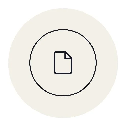 Icono de un documento o archivo en blanco sobre un fondo claro.