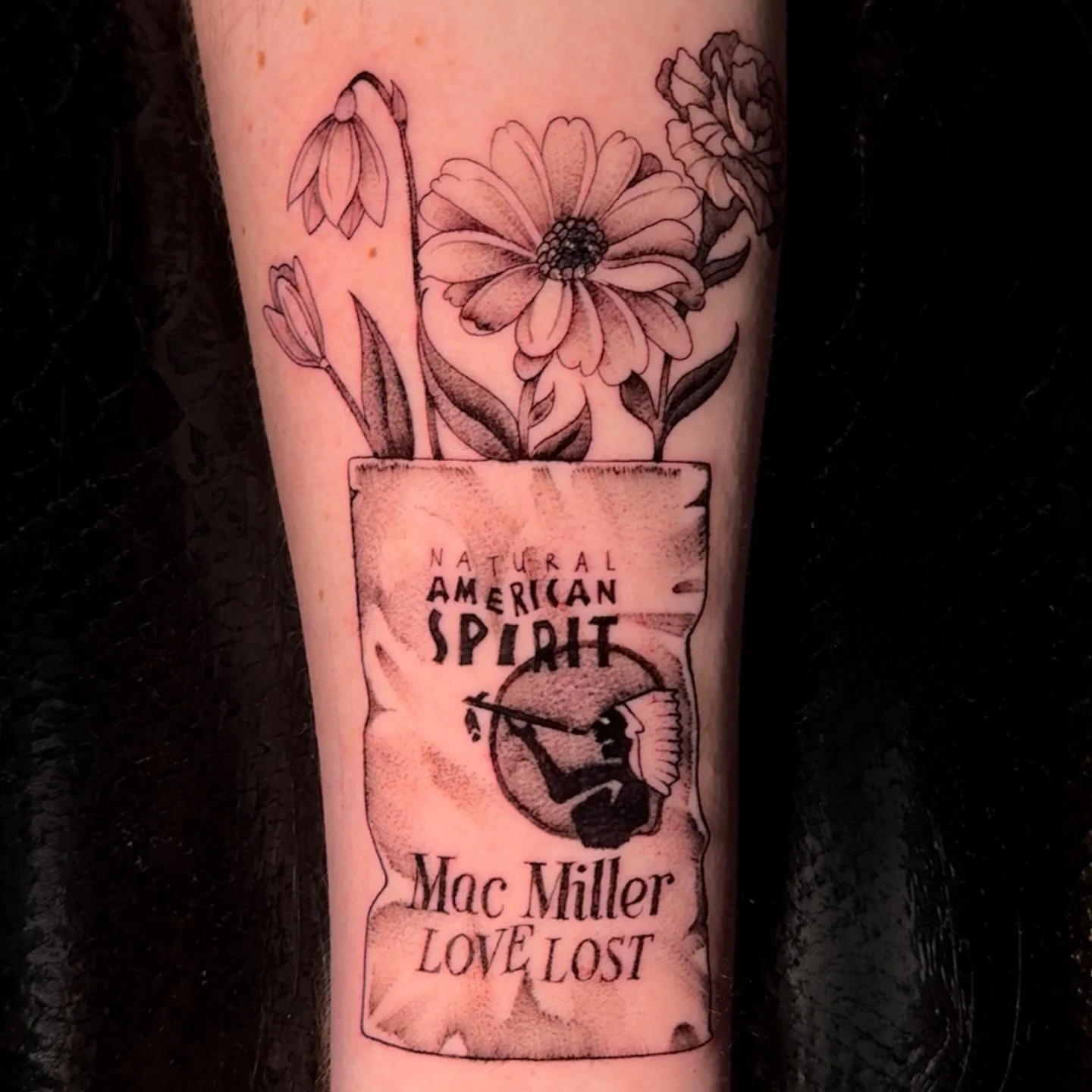 &ldquo;Some memories bloom forever.&rdquo;
A sentimental piece inspired by Mac Miller &ndash; Love Lost.
Tattoo by @shantiexperimenta at Andromeda Ink 🖤

⸻

#andromedaink #shantiexperimenta #macmillertattoo #lovelost #finelinetattoo #floraltattoo #b
