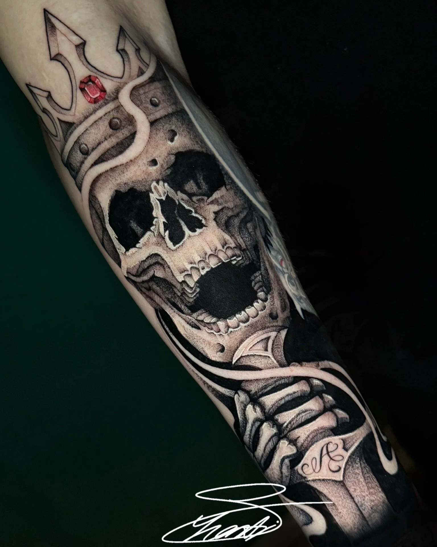 Tattoo done by @shantiexperimenta ✨

#tattooculture #tattooartist #andromedatattoo #supportlocalartists #realismtattoo #blackandgreytattoo #behindtheink #tattoolove #tattoolife #rentontattooartist #pnwtattoo #artistspotlight #tattoostudio #tattoosByS