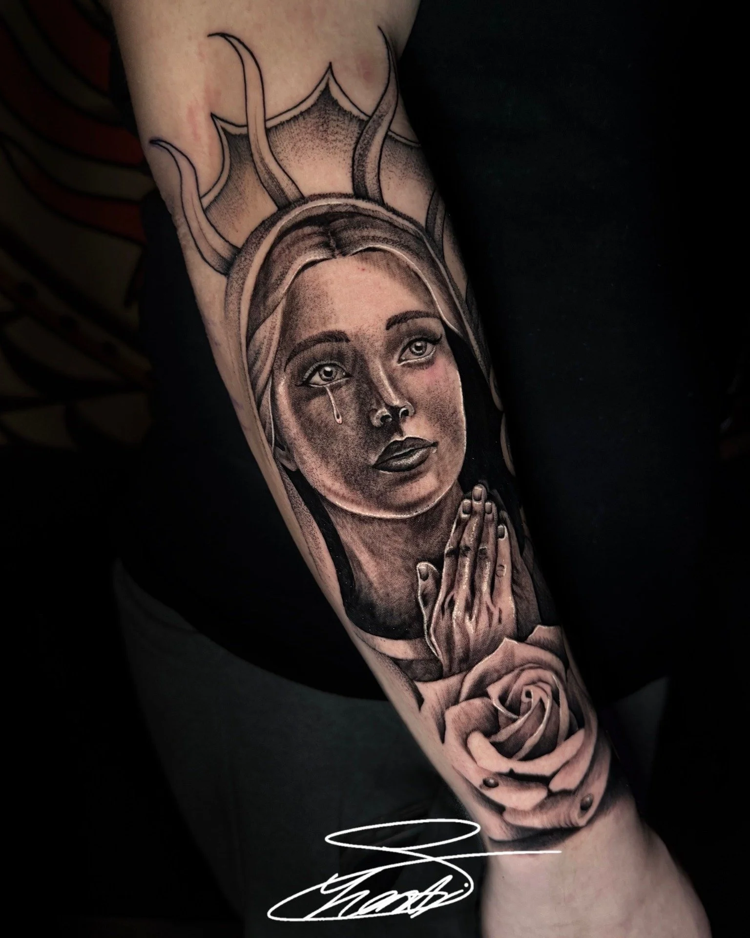 by @shantiexperimenta 🖤🔥

 #tattooculture #tattooartist #andromedatattoo #supportlocalartists #blackandgreytattoo #behindtheink #tattoolove #tattoolife #rentontattooartist #pnwtattoo #artistspotlight #tattoostudio #tattoosByShanti #finelinetattoo