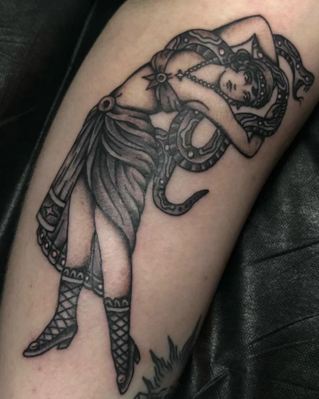 @tuesdaytats loves her some lady tattoos🖤✨

#seattletattooartist #americantraditional #traditionaltattoo #tattooart #boldwillhold #tattoodesign #customtattoos #tattooculture #inklife #seattleartists #tattoocommunity #flashtattoo #timelesstattoos #ta