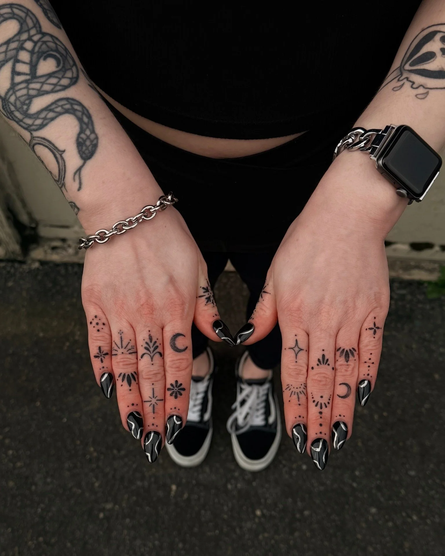 Ornamental lines and dotwork tracing quiet intention across the fingers&mdash;delicate, deliberate, and just a little witchy.🌙✨🖤💀

Blackwork details that feel like ritual markings, built from precision and pause: subtle, symbolic, and always movin