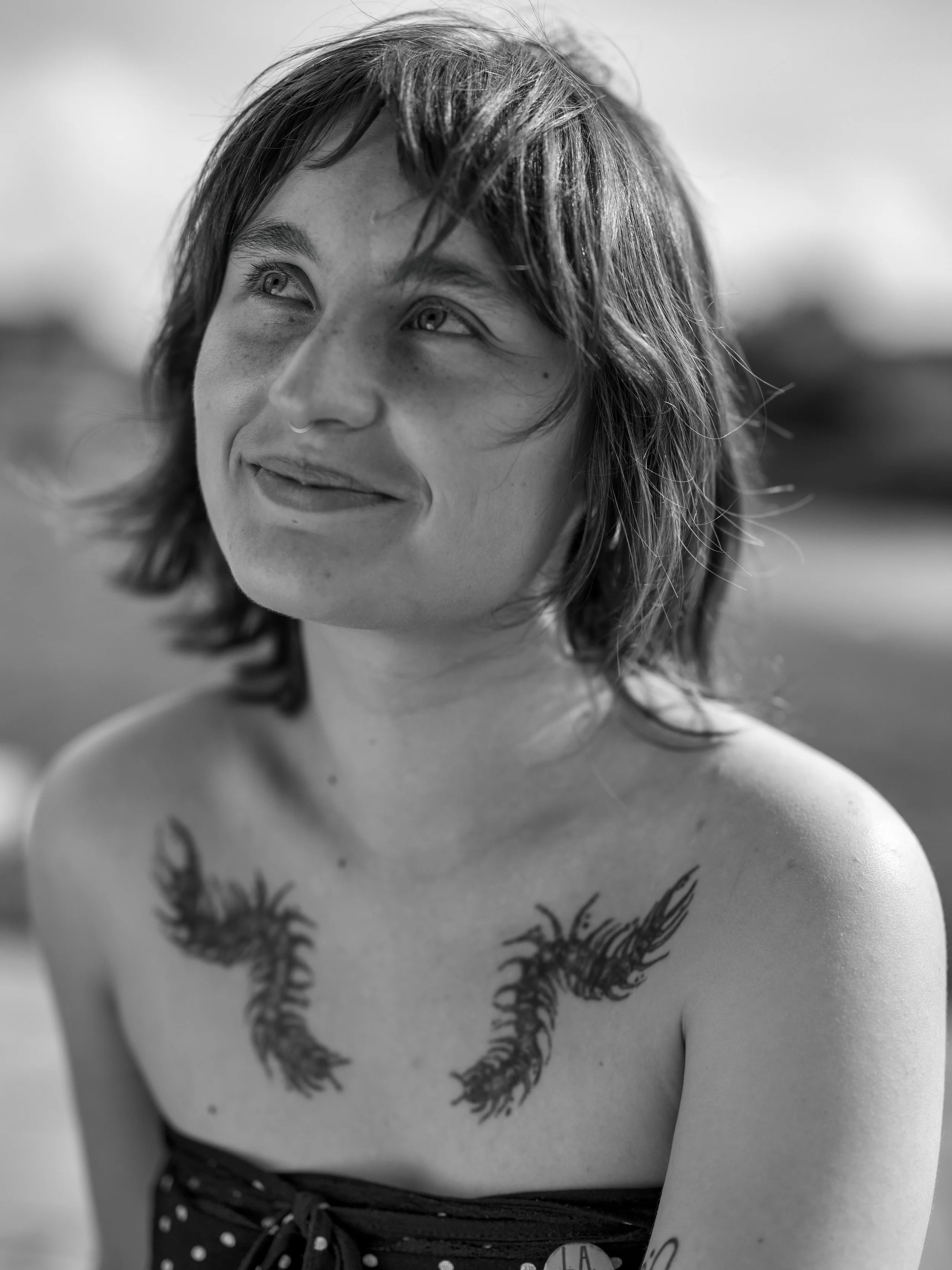 vrouw tatoo kort bruin haar.jpg