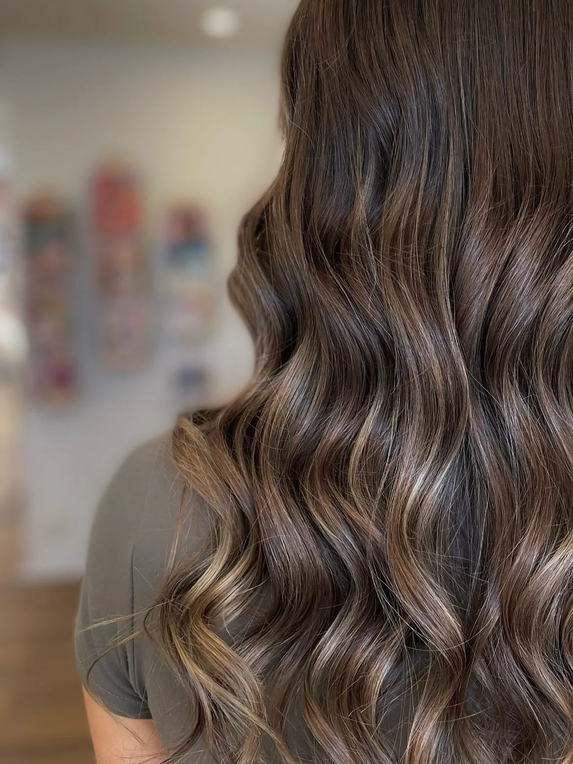 It was such a pleasure taking @georgia.heffernan to the dark side 🖤
Leaving a touch of dimension!

Created by the one and only @ashwilson.hair 🌞

#davroe #evo #hairsalon #dunedin #sustainablesalon