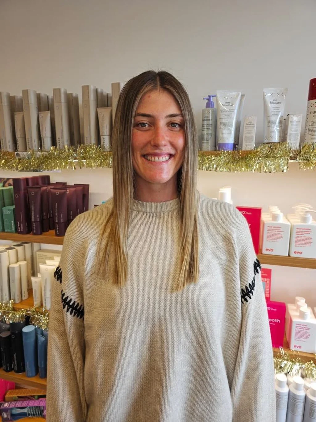 All the very best Kate &amp; Georgia Heffernan &amp; the Silver Ferns. Go well against the Ausi&rsquo;s from the team @ Zaibatsu 🤍🖤 ✨🏆 #kateheffernan #georgiaheffernan #silverferns #netballnz #constellationcup