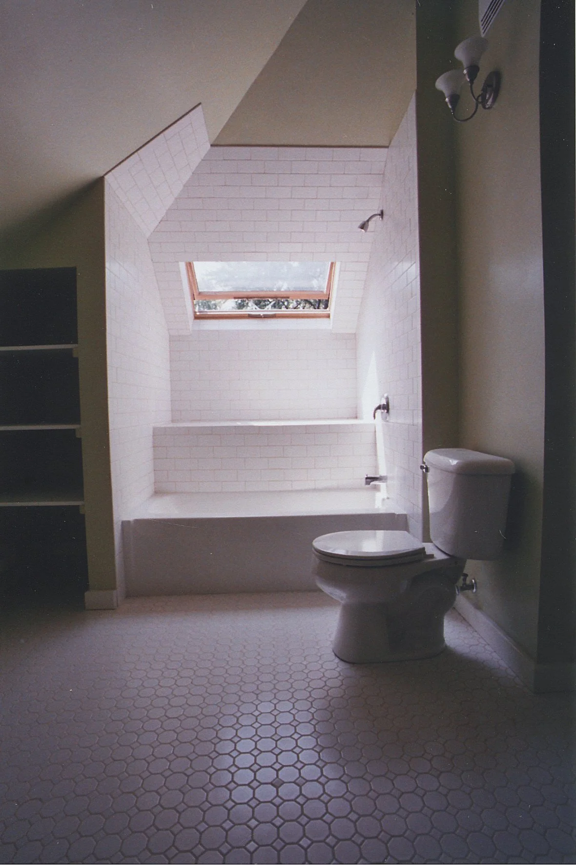 Another view of the tub/tiles. Very dramatic view.