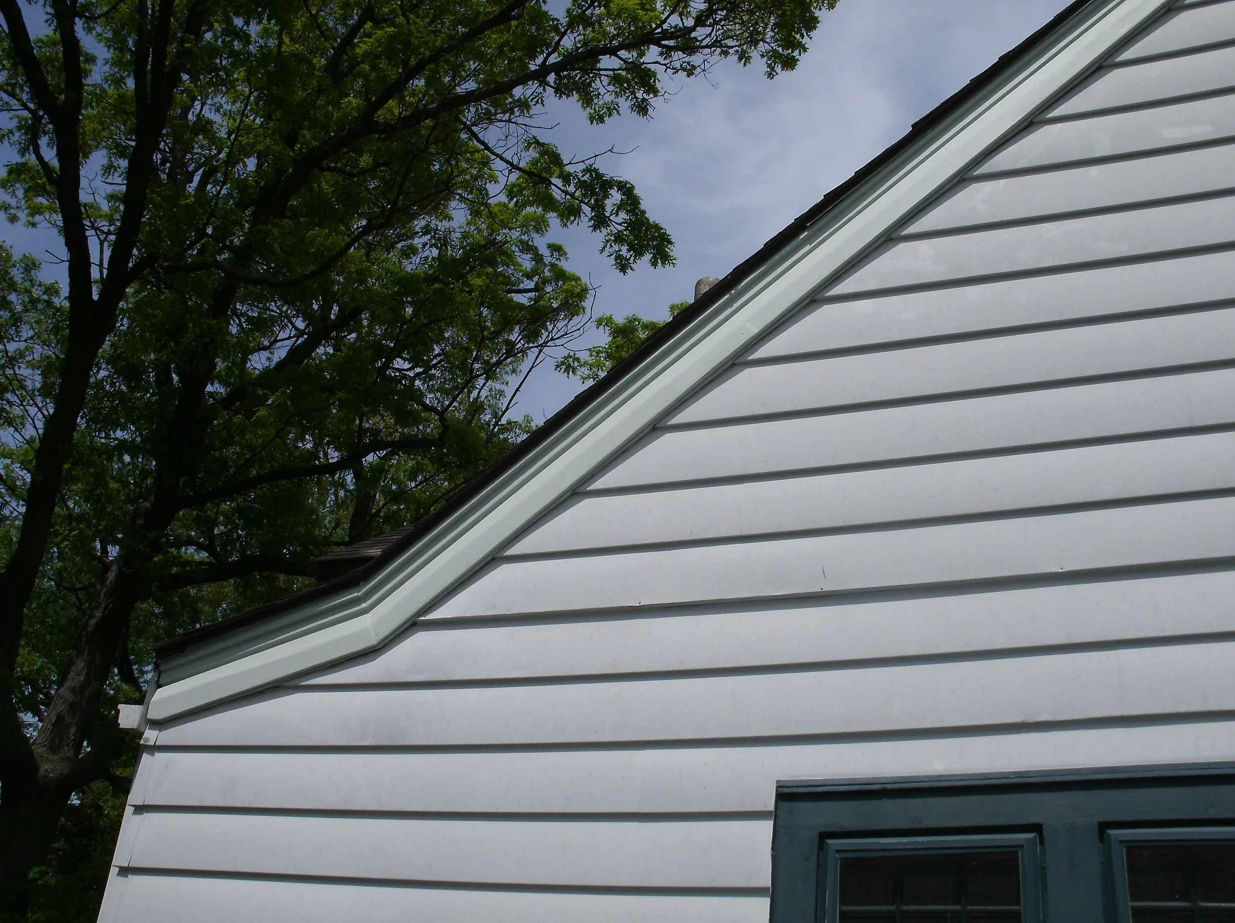 Heavy cap trim on opposite house side. I put the cap trim on the entire perimeter.