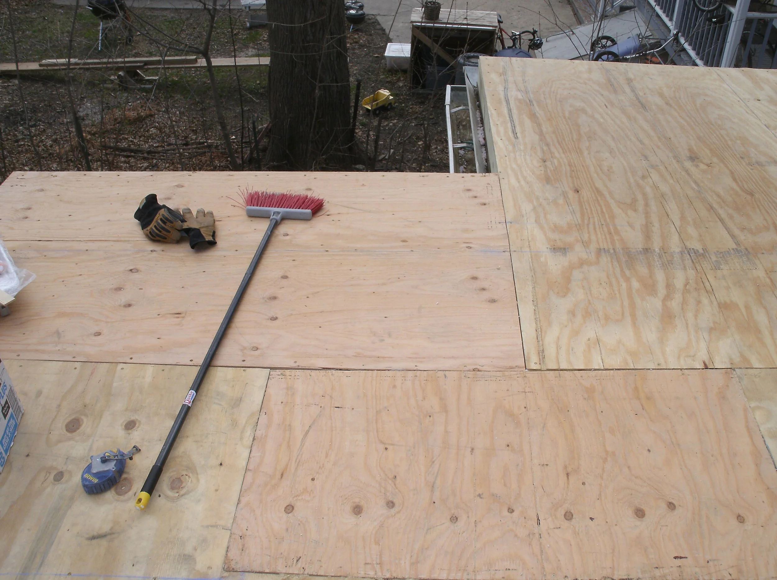 Plywood roof sheathing in. I’ll never ever use OSB oriented strand board.