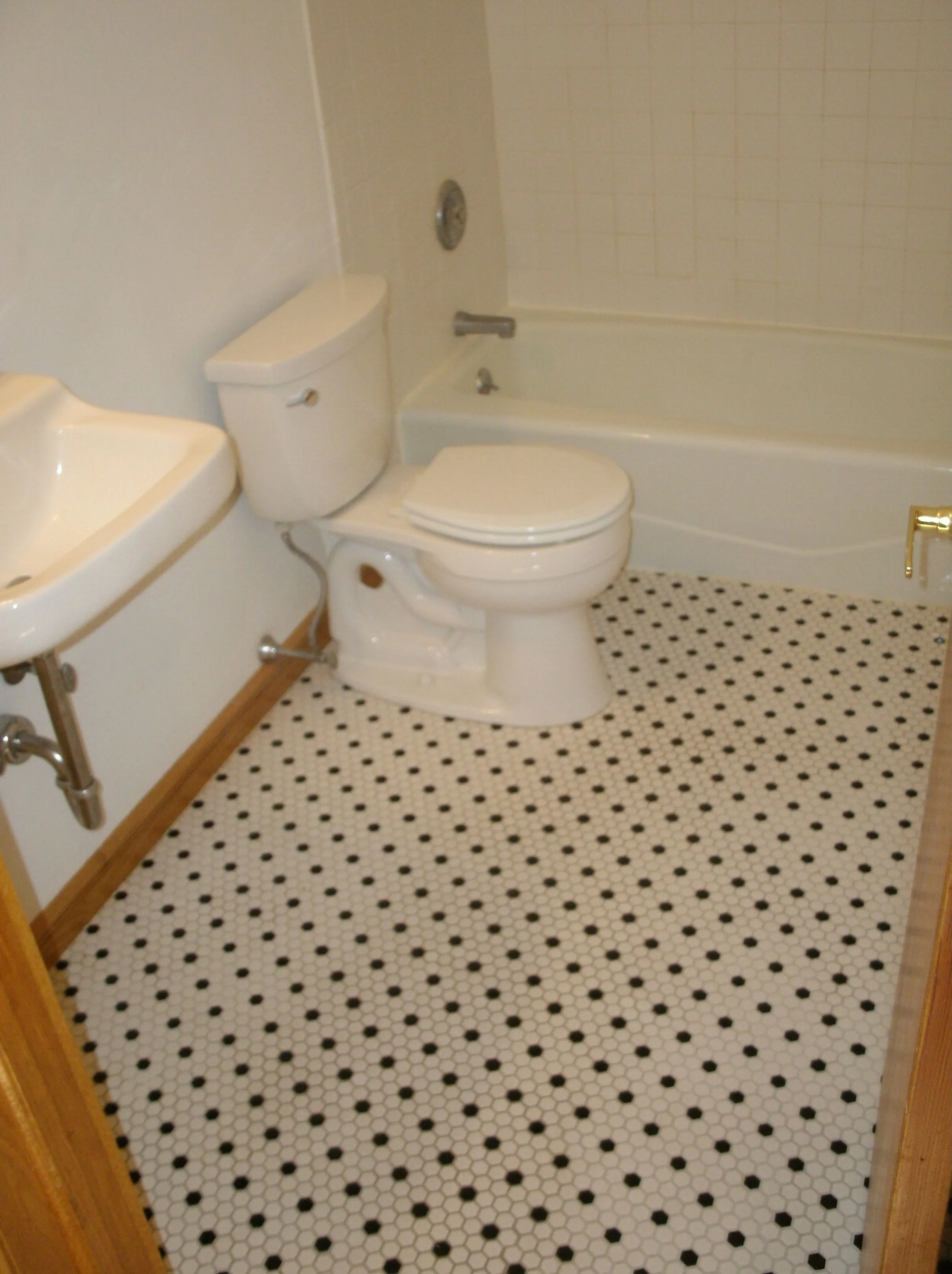 Full view of floor tile